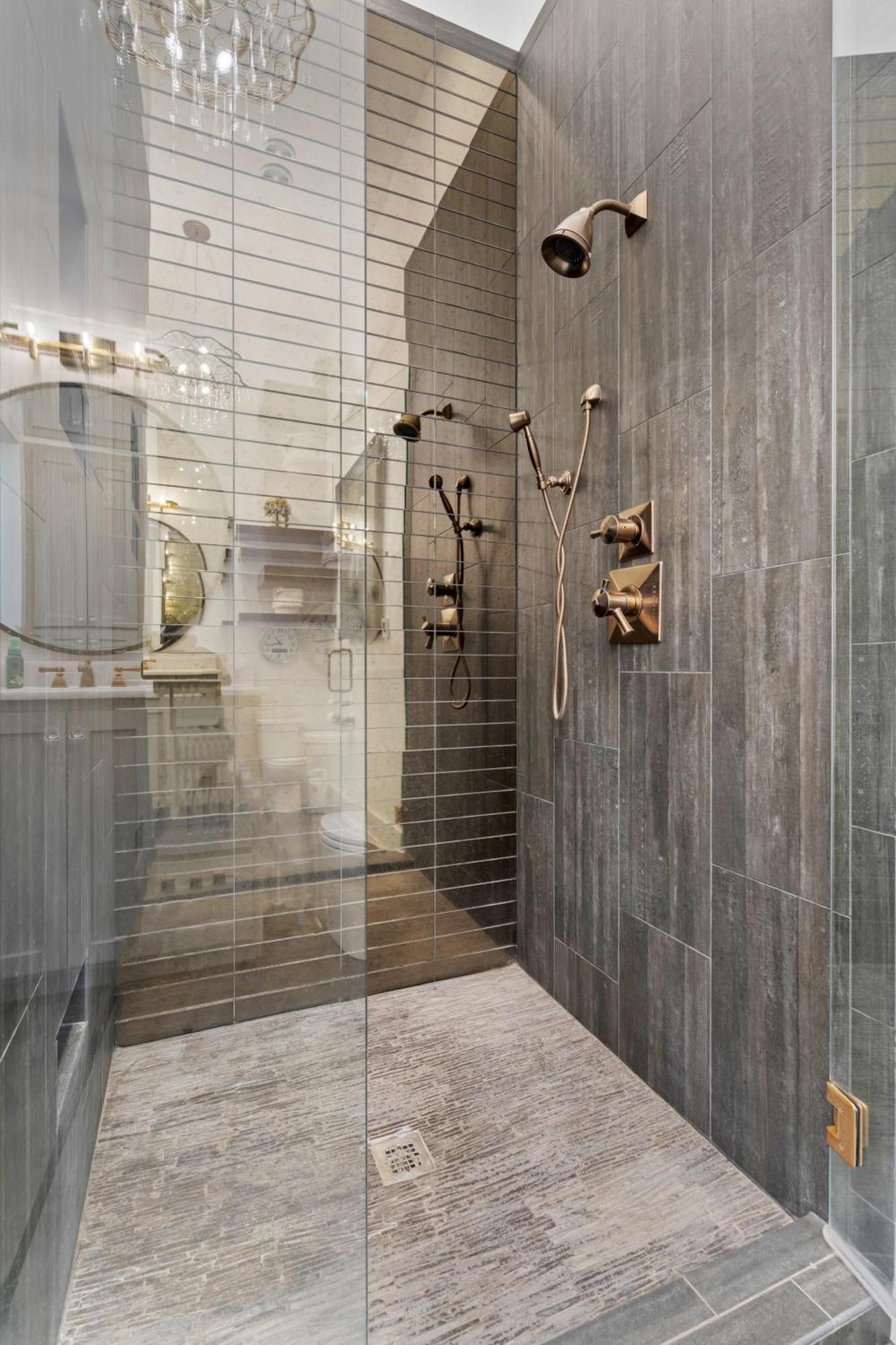 Luxurious Retreat! Private Creek View, Hot-tub, Pool Holiday home