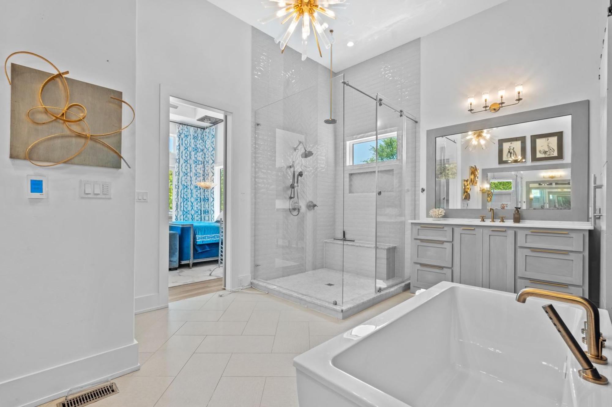 Holiday home Luxurious Retreat! Private Creek View, Hot-tub, Pool *