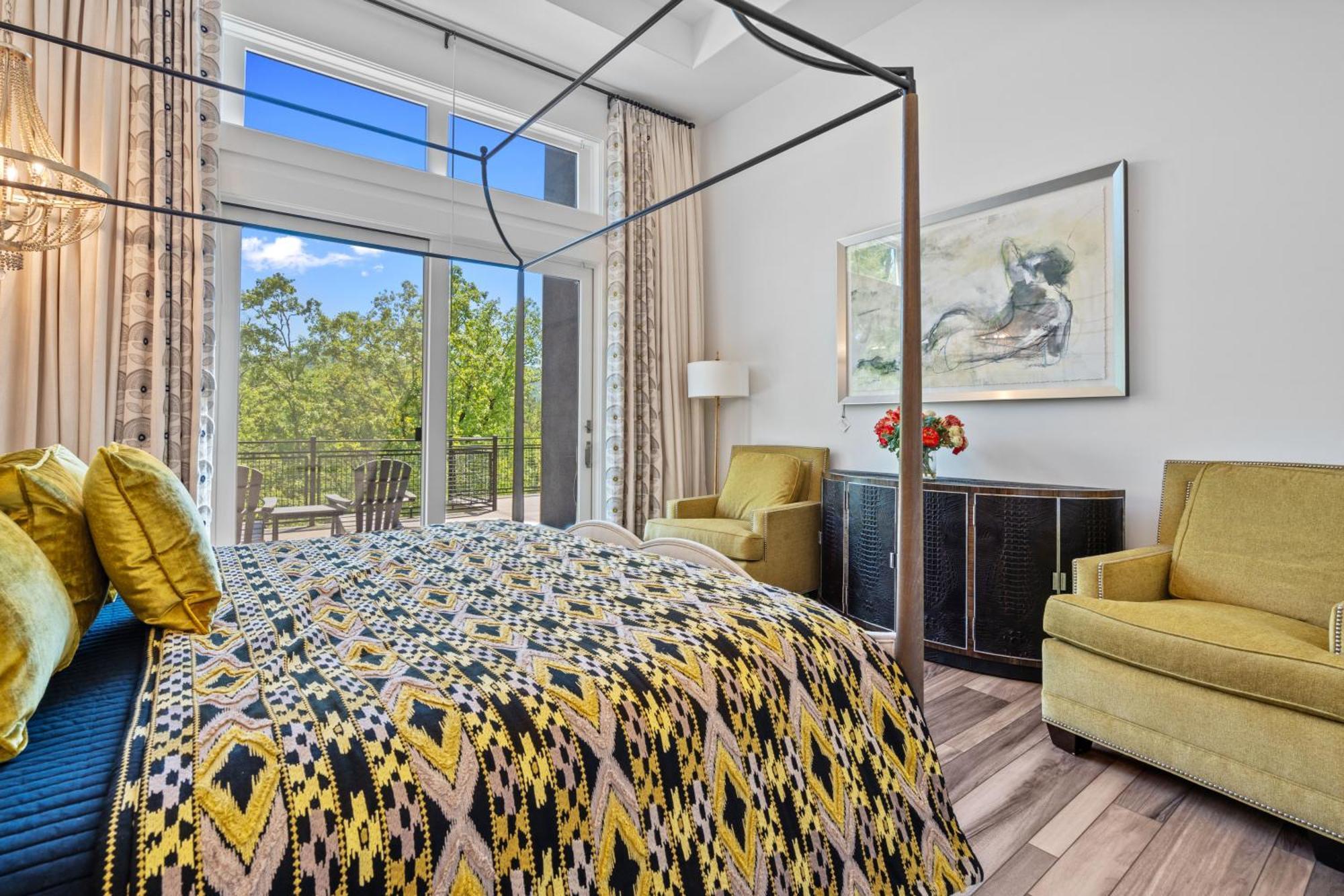 Holiday home Luxurious Retreat! Private Creek View, Hot-tub, Pool Hot Springs