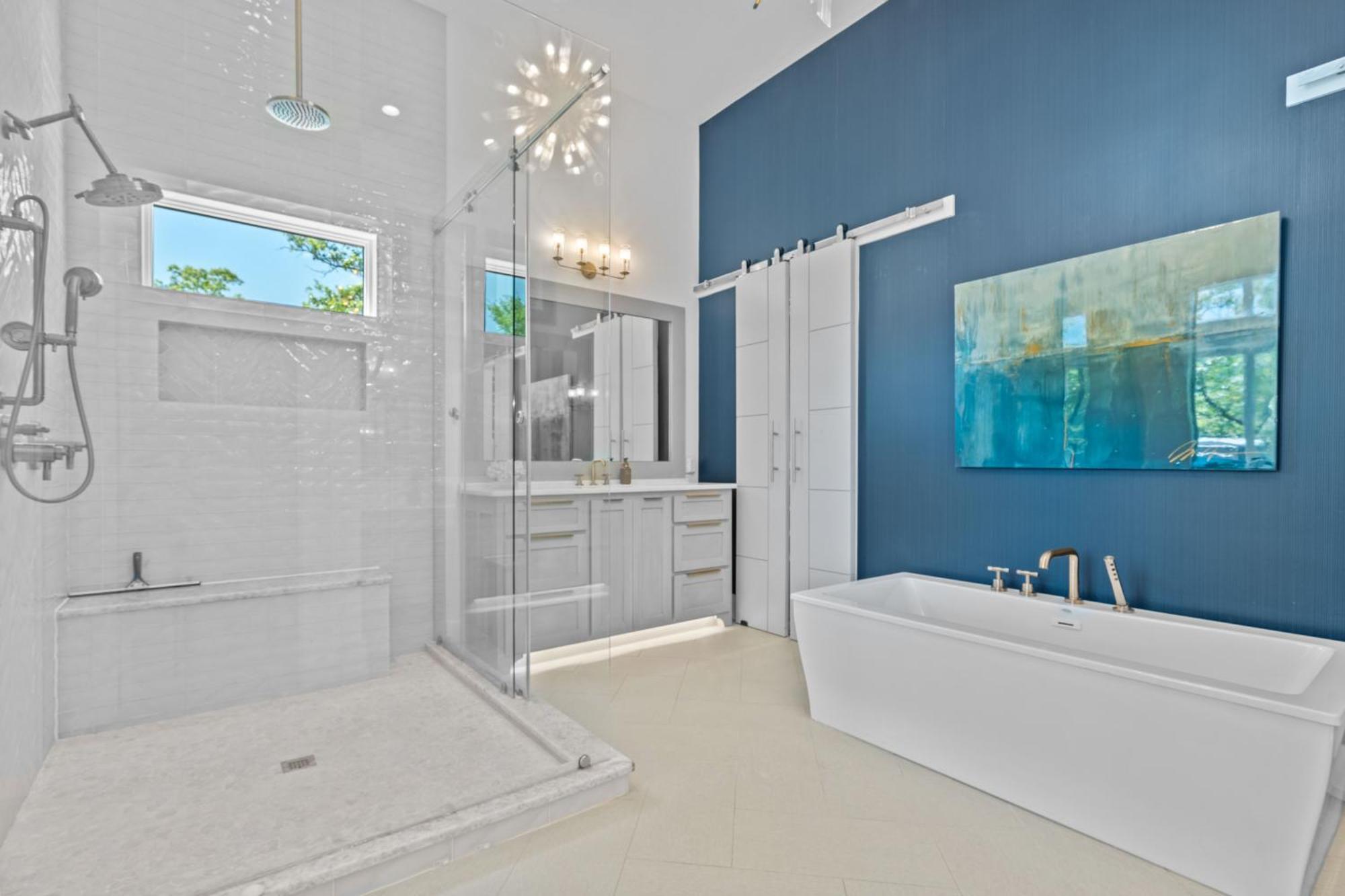 Luxurious Retreat! Private Creek View, Hot-tub, Pool *