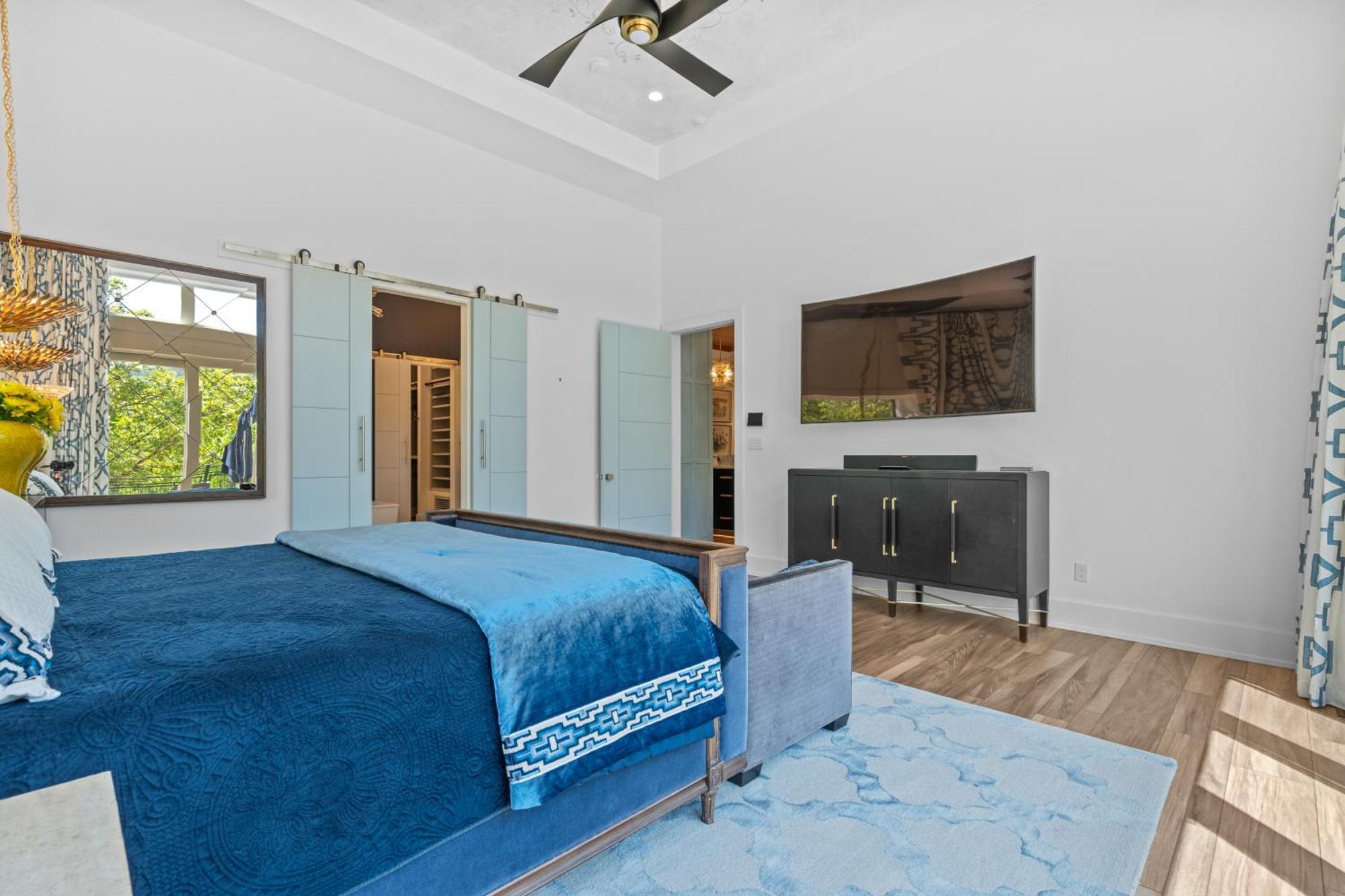 Luxurious Retreat! Private Creek View, Hot-tub, Pool *