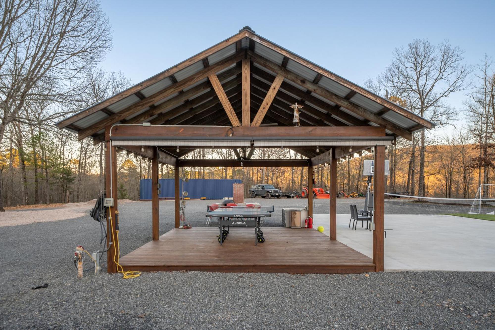 Luxurious Retreat! Private Creek View, Hot-tub, Pool Hot Springs