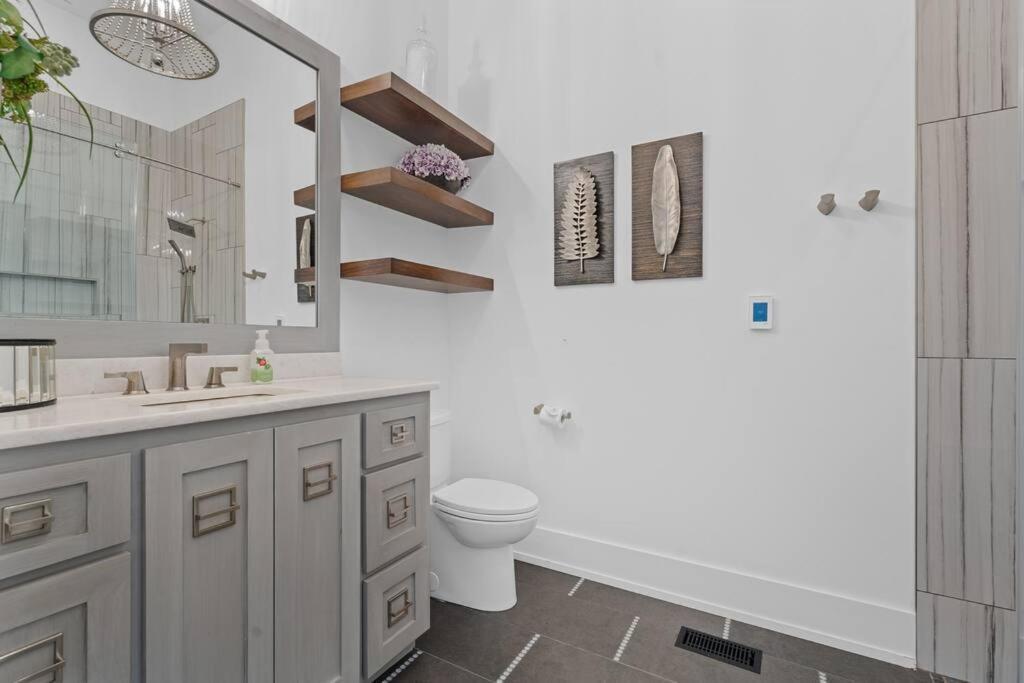Luxurious Retreat! Private Creek View, Hot-tub, Pool Holiday home Hot Springs