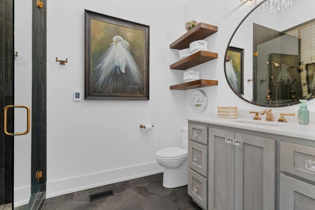 Luxurious Retreat! Private Creek View, Hot-tub, Pool *