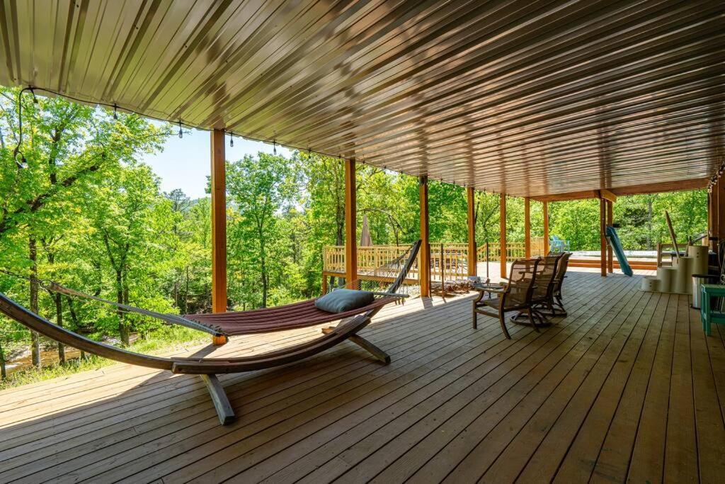 Luxurious Retreat! Private Creek View, Hot-tub, Pool Hot Springs