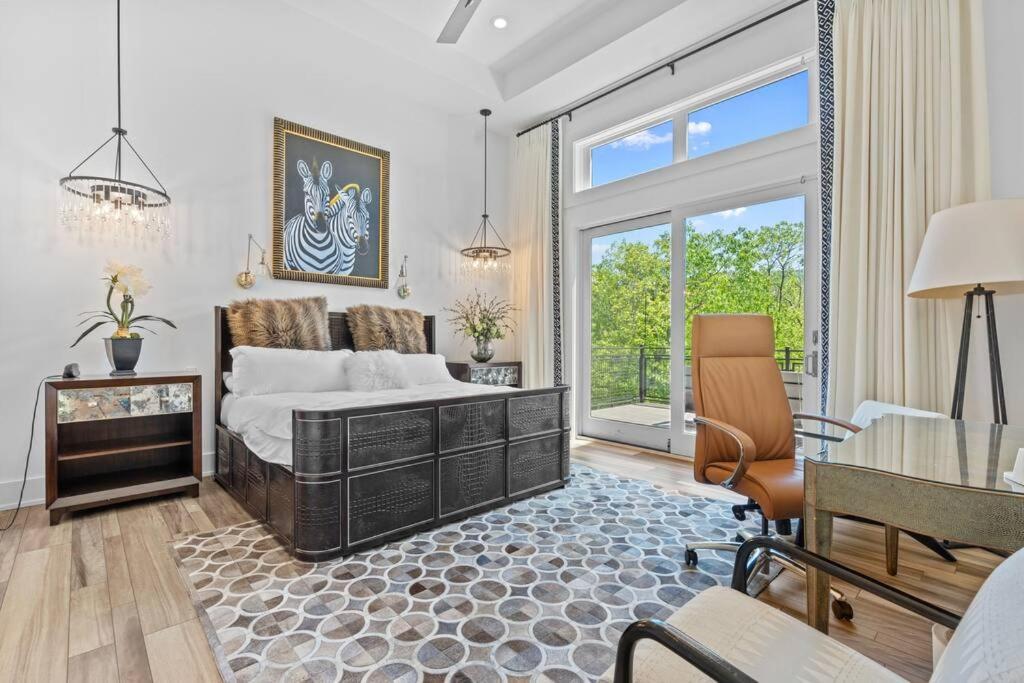 Luxurious Retreat! Private Creek View, Hot-tub, Pool