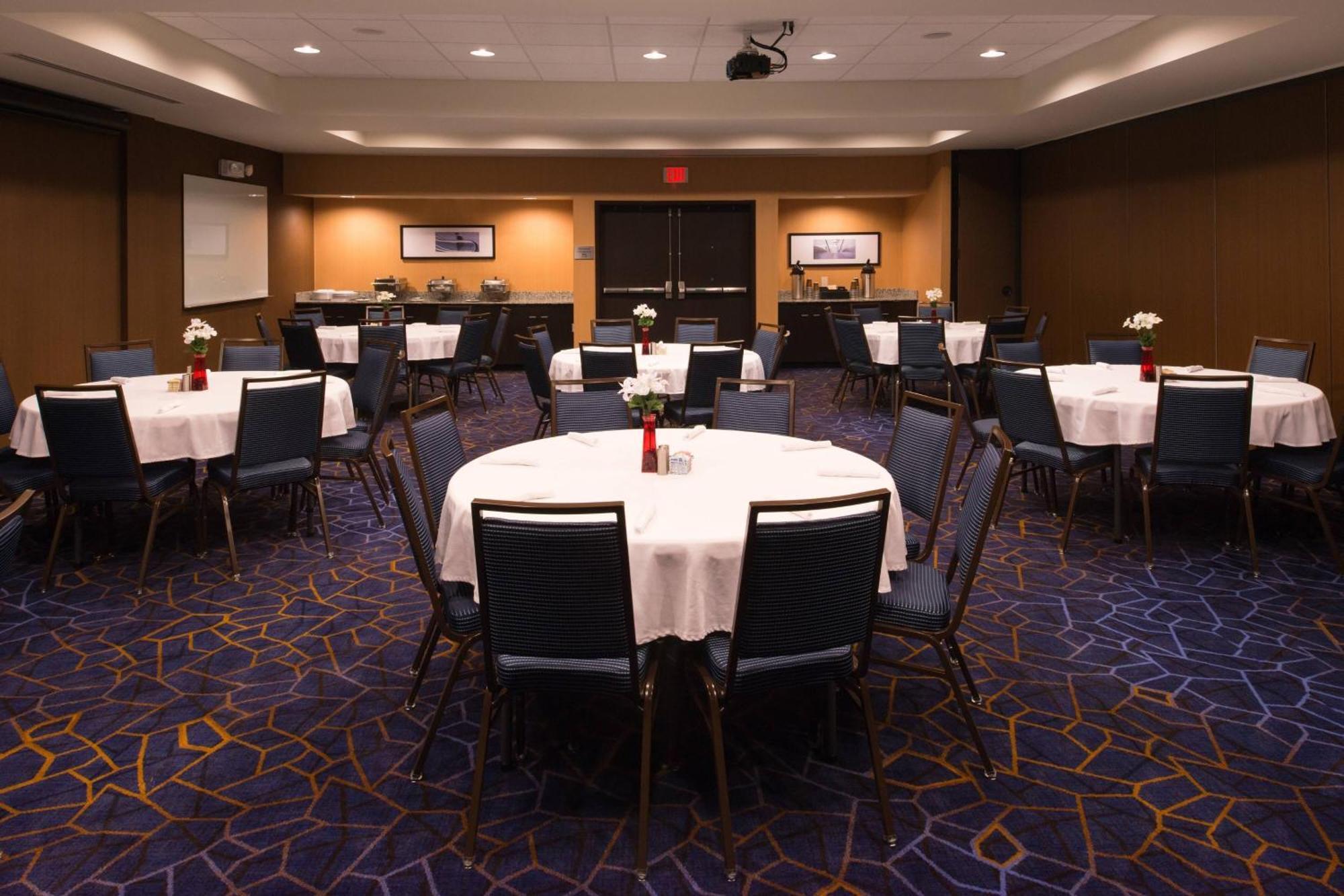 Courtyard By Marriott Hotel 3*