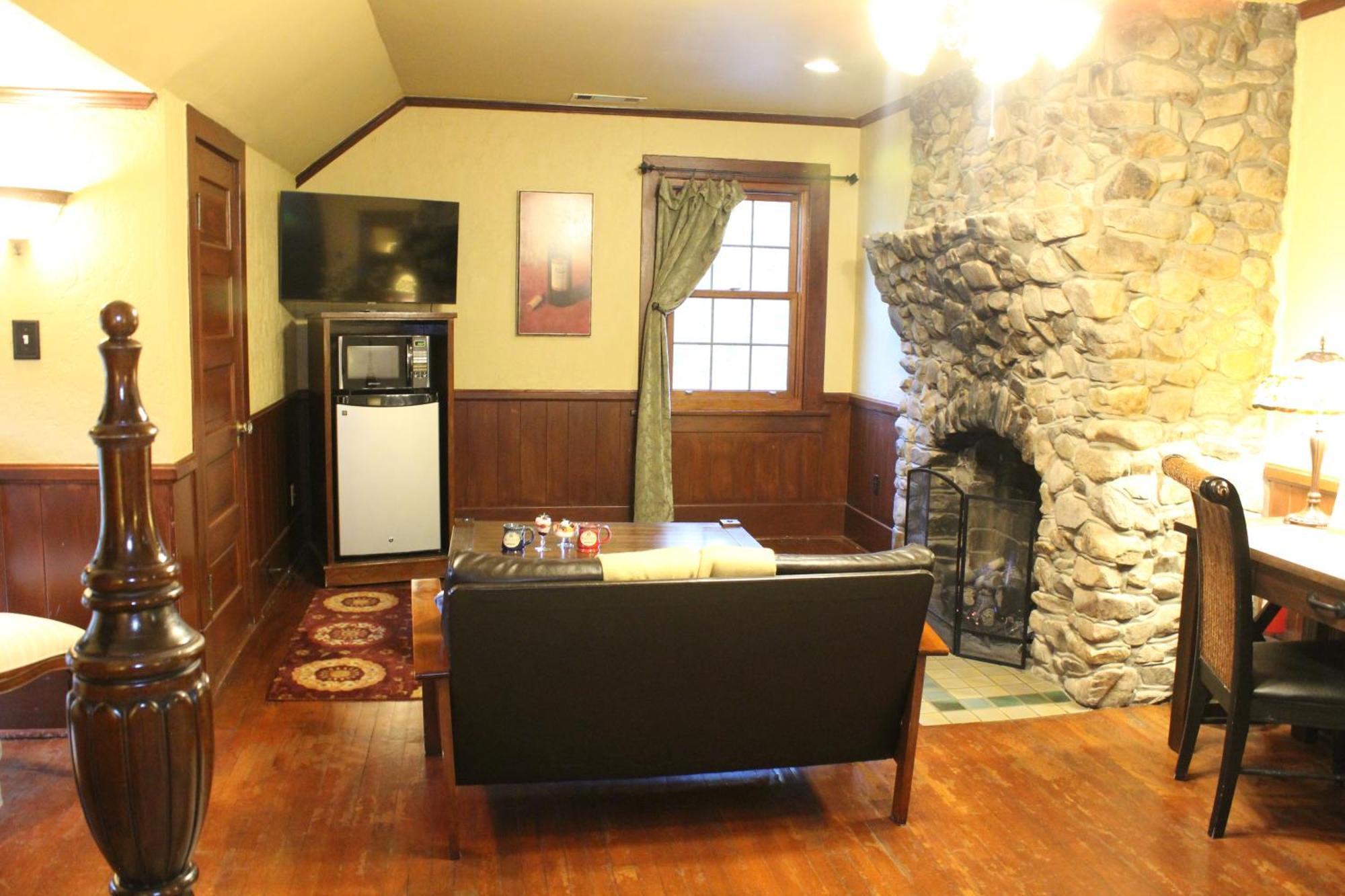 Hilltop Manor Bed & Breakfast