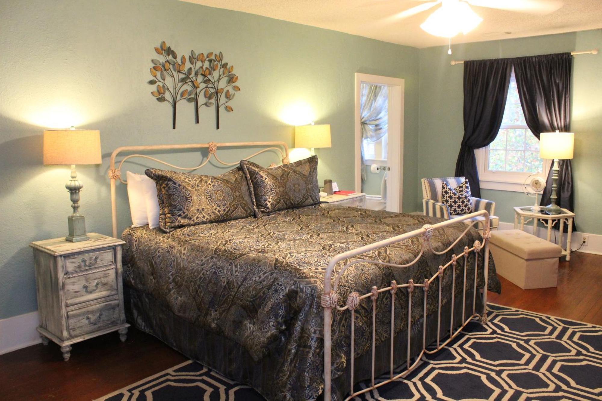 Bed & Breakfast Hilltop Manor 4*