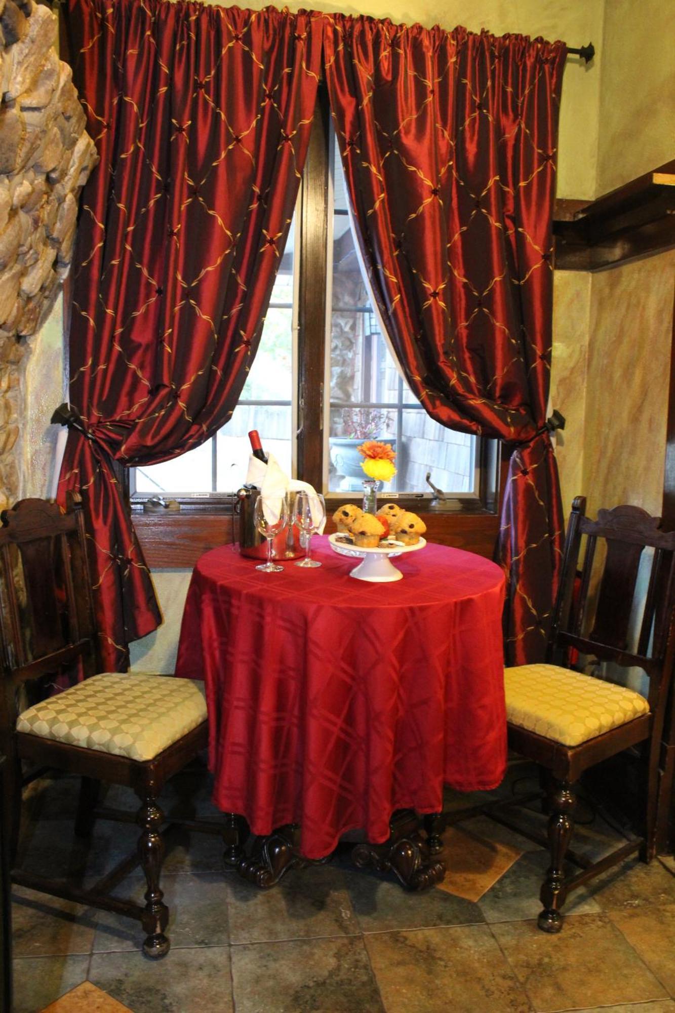 Hilltop Manor 4*
