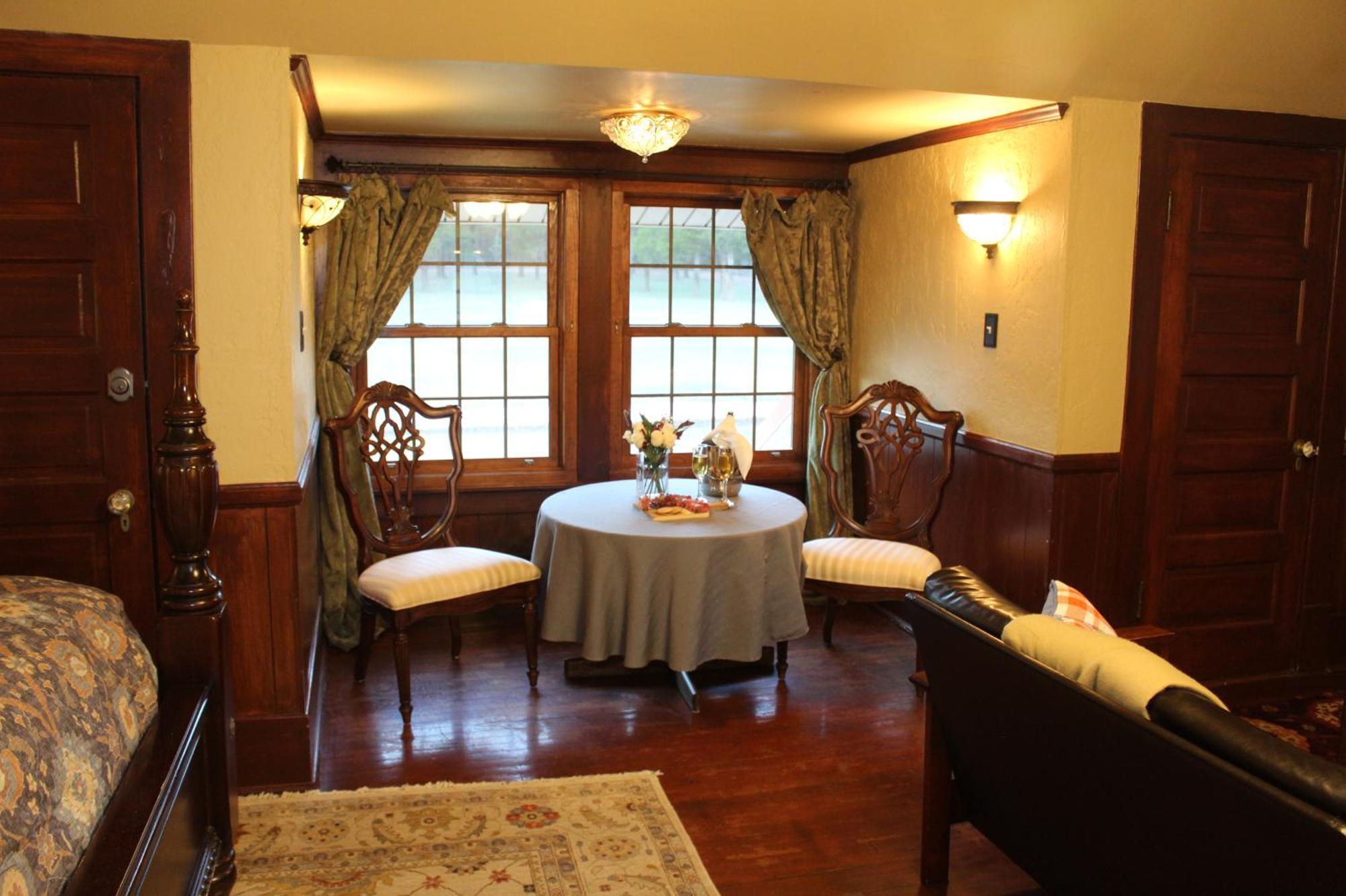 Hilltop Manor