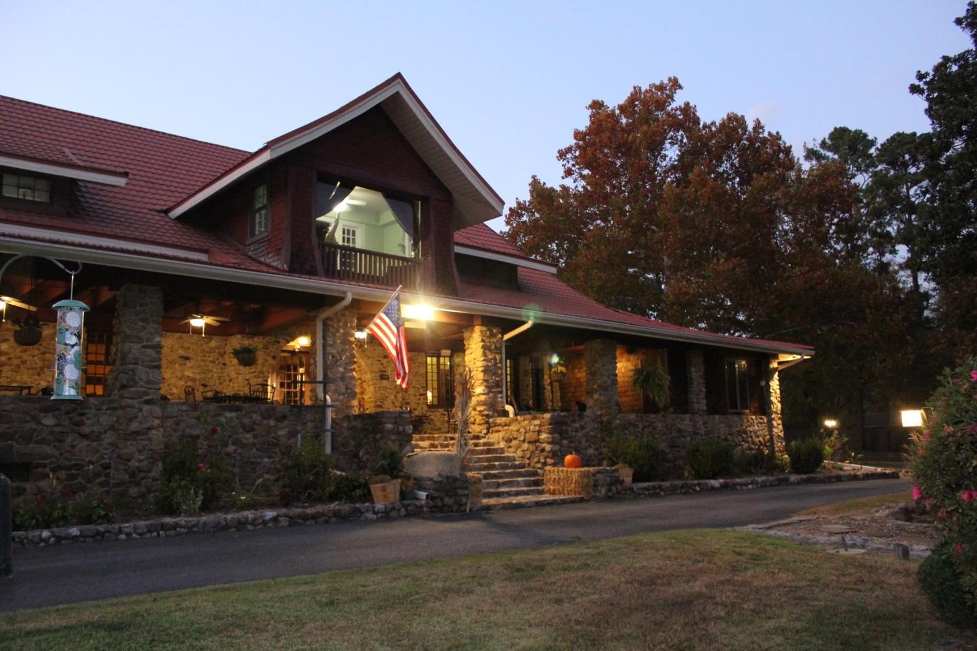 Bed & Breakfast Hilltop Manor 4*