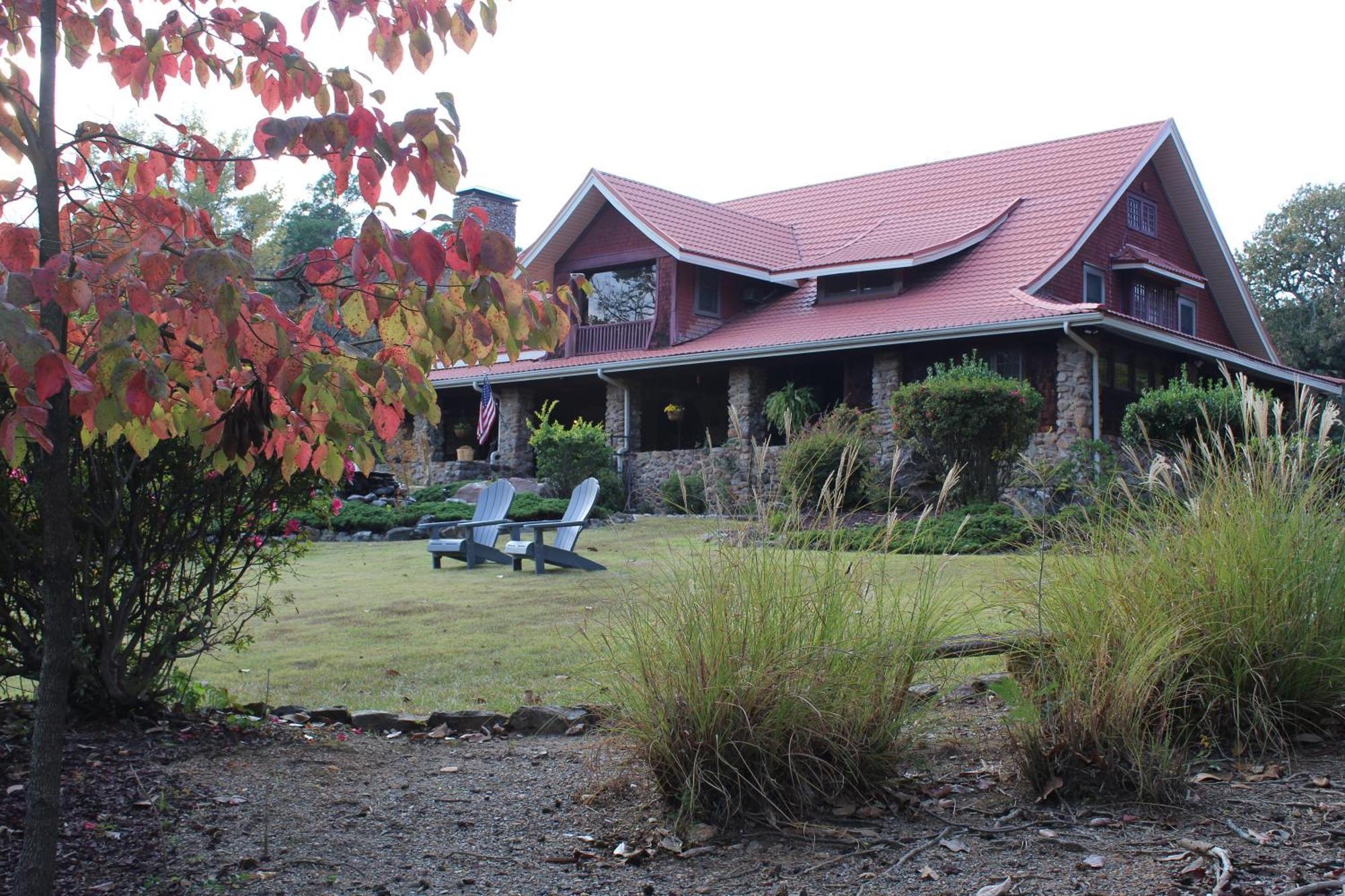 Hilltop Manor 4*