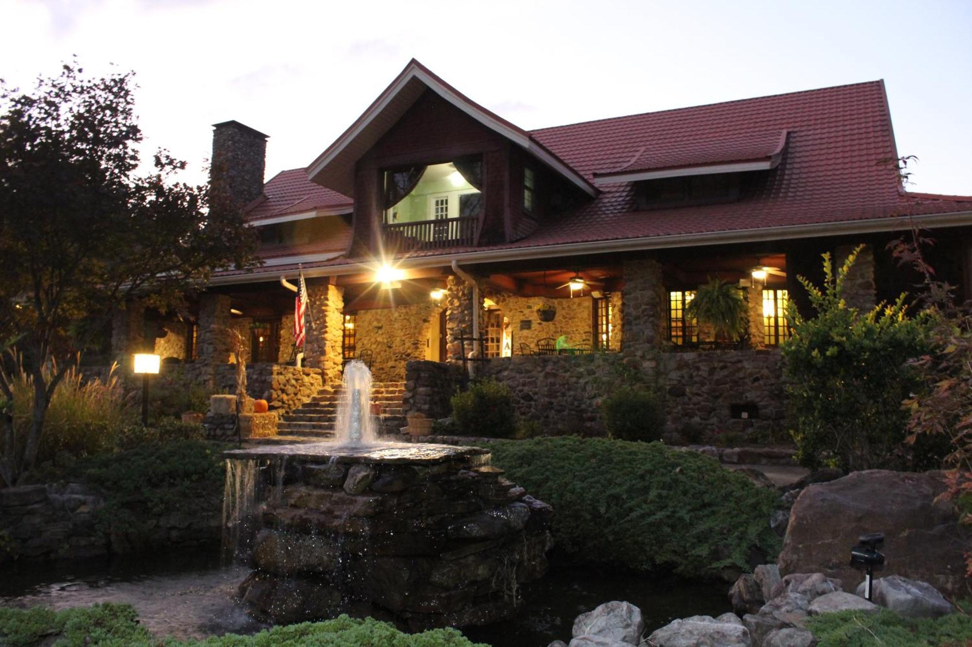 Hilltop Manor 4*