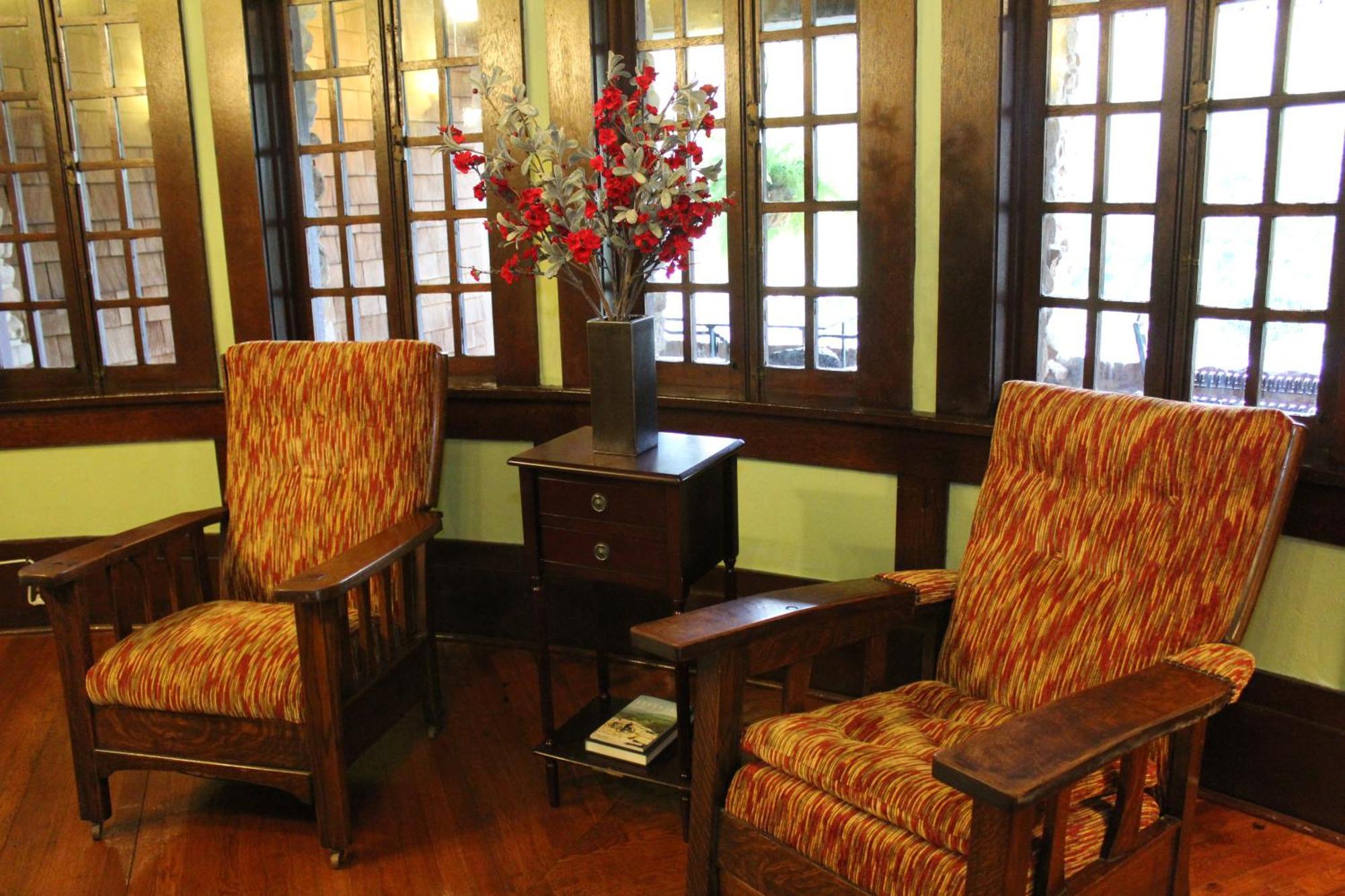 Hilltop Manor Bed & Breakfast