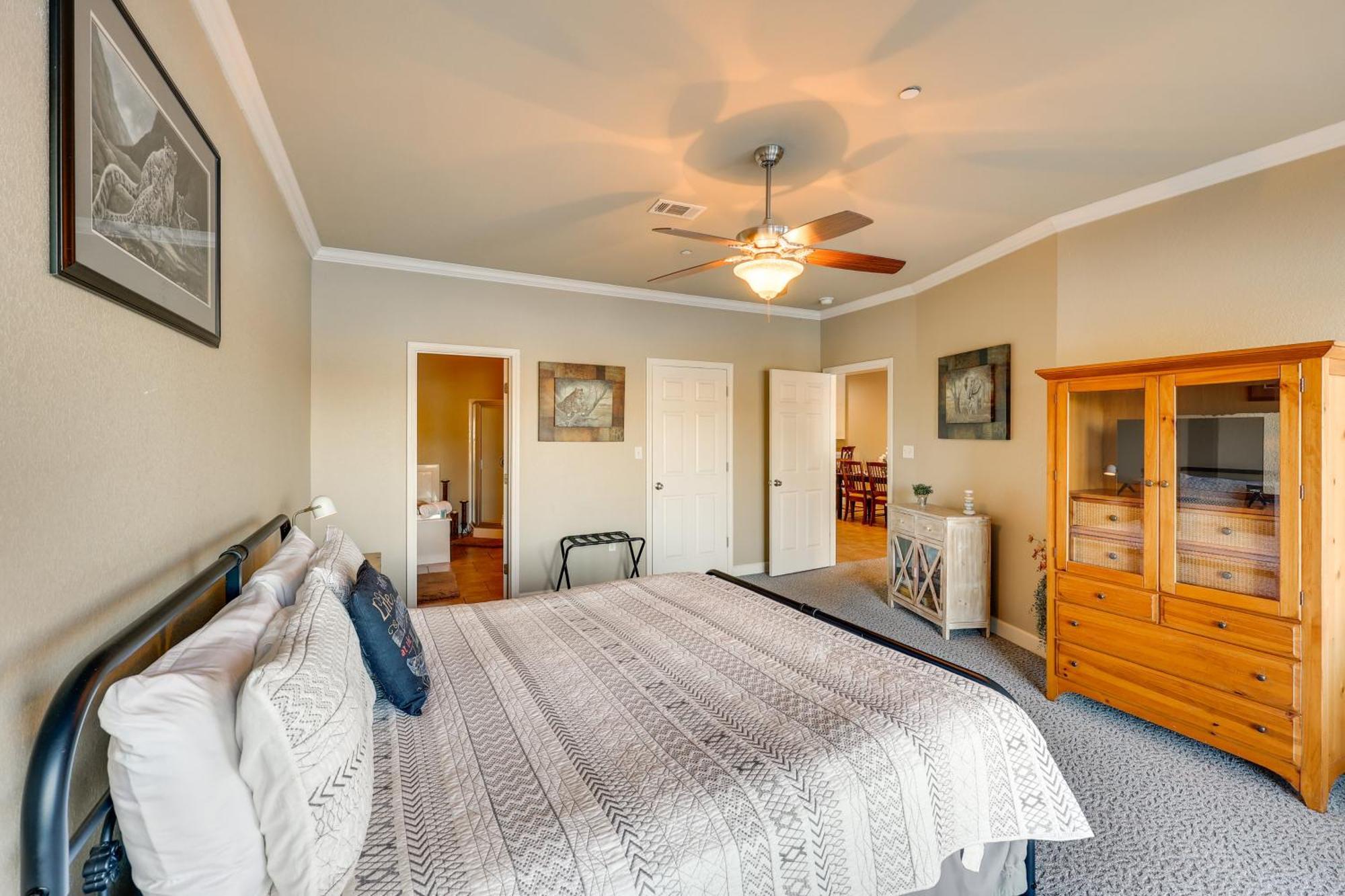 Apartment On Hamilton With Pool Access