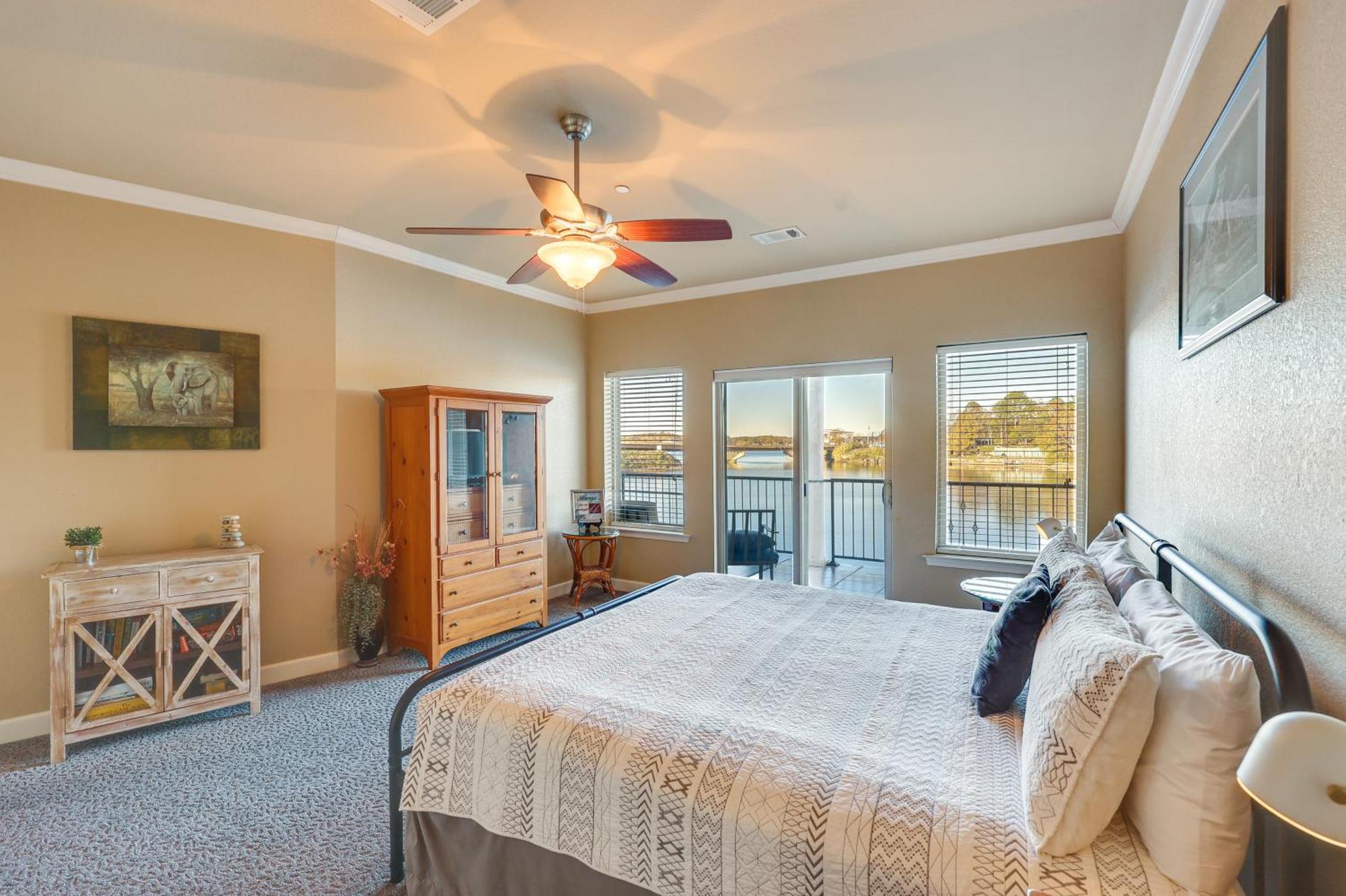 Apartment On Hamilton With Pool Access