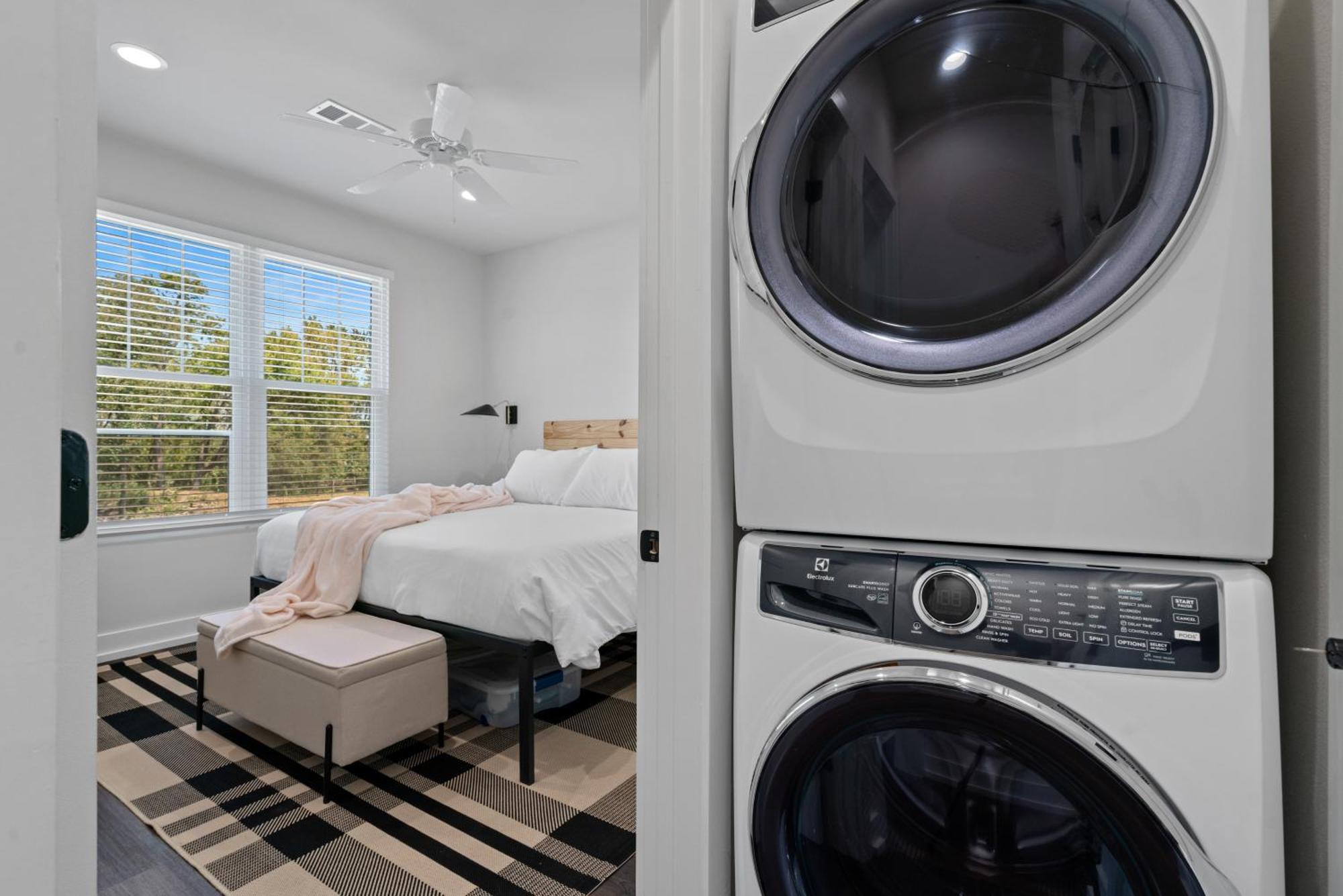 The Betty, On 2 Acres Hot Tub & 2 King Beds *