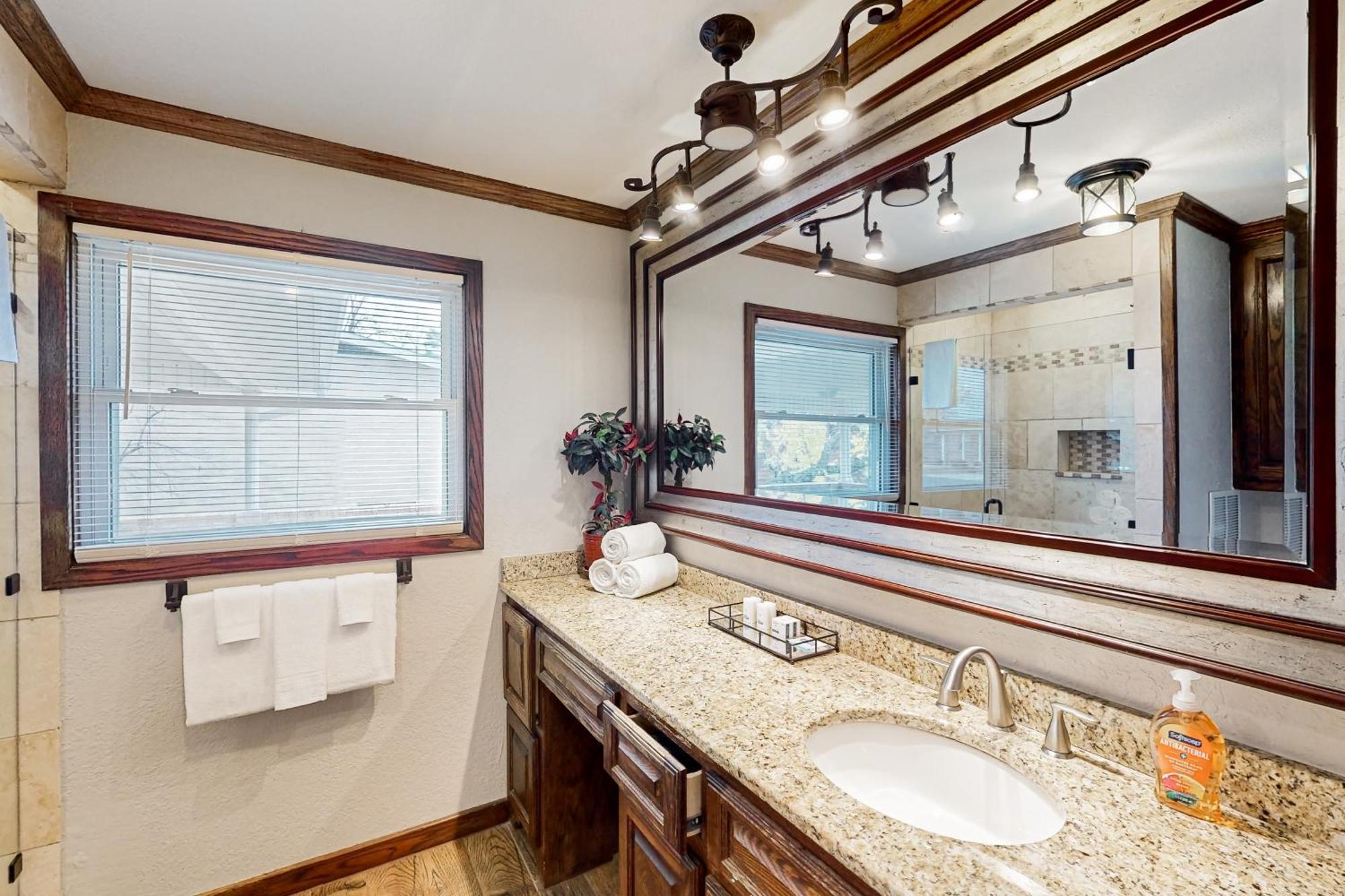 Waterside Retreat On Hamilton