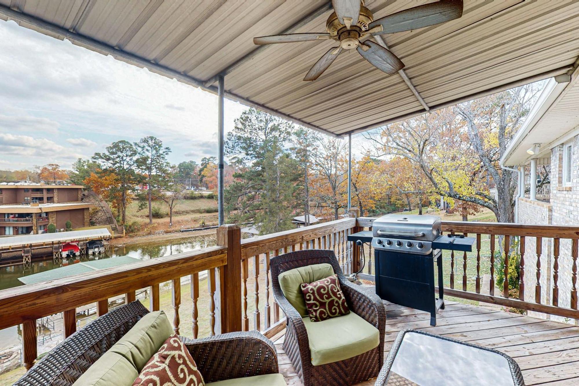 Waterside Retreat On Hamilton Holiday home