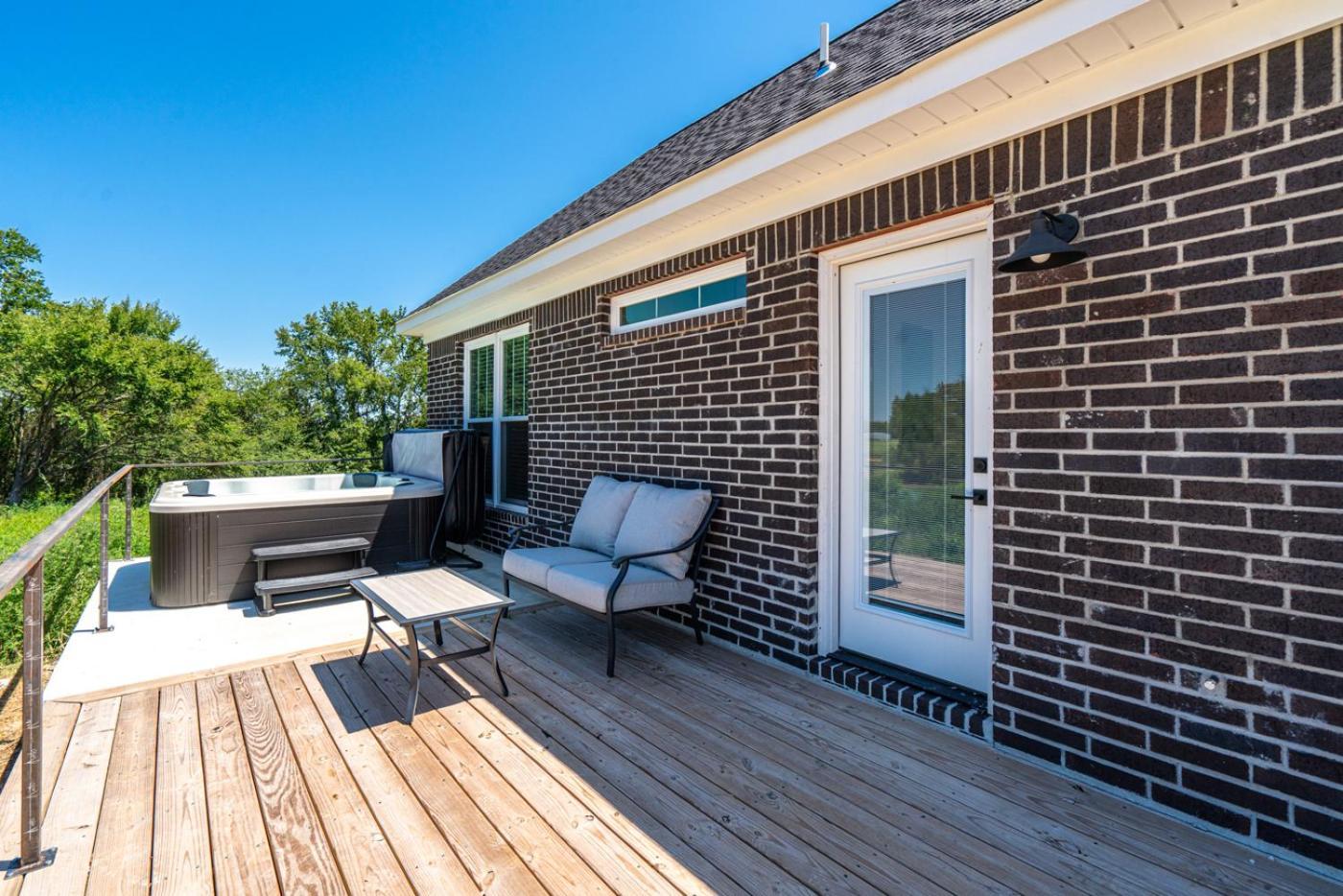 Holiday home The June Hot Tub With King Beds On 2 Acres *