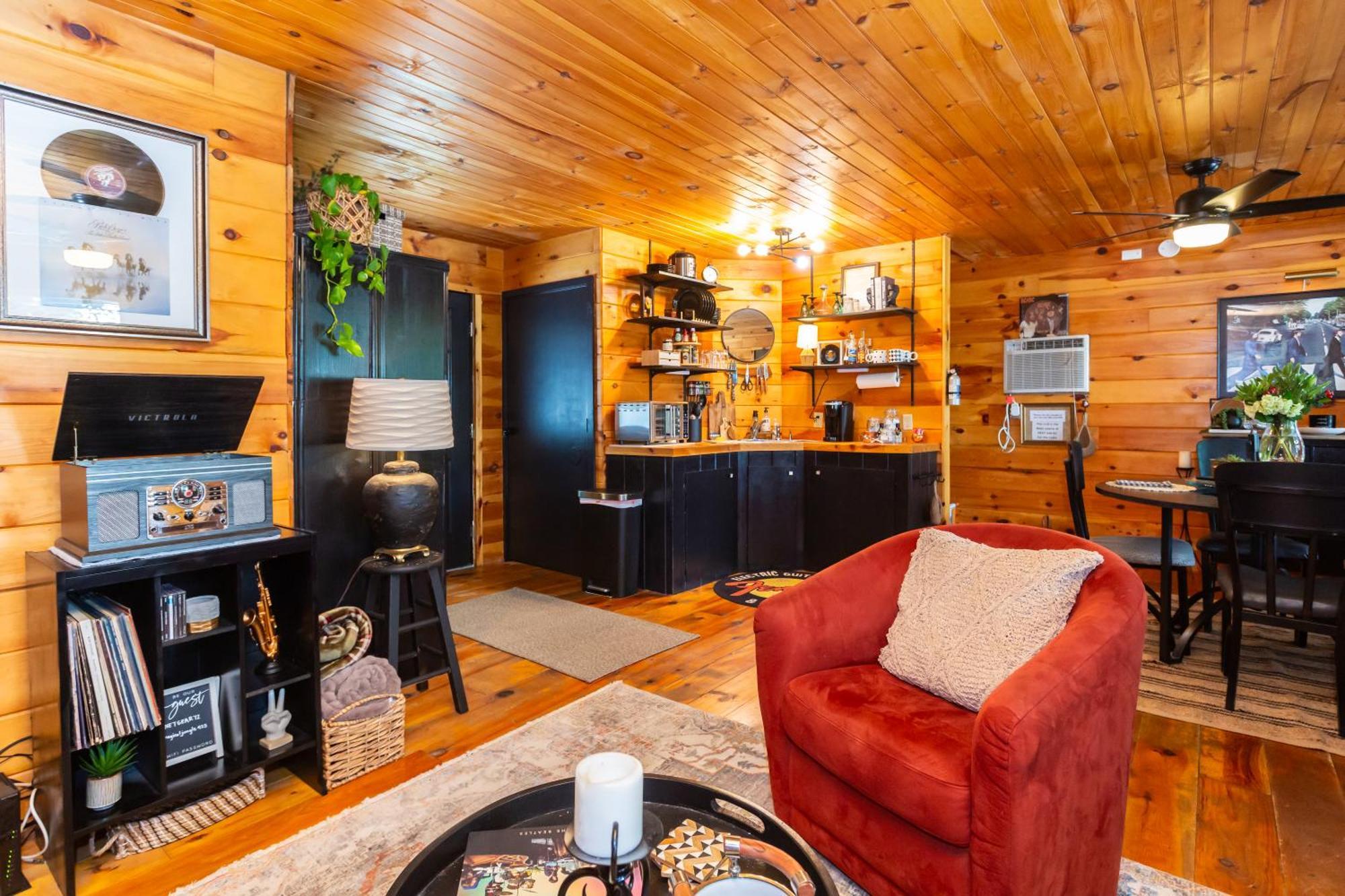 Rock N Roll Haus Holiday home Hot Springs