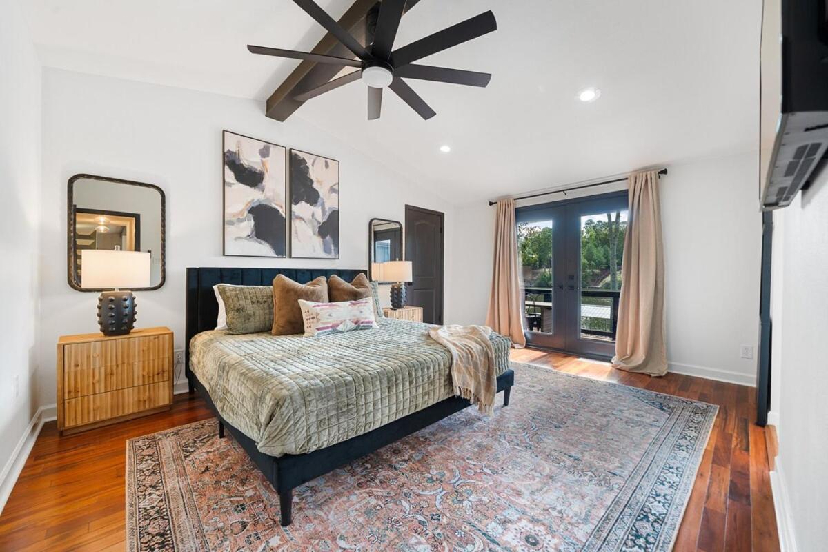 Lakefront, Heated Pool, Hot Tub, Game Room! *