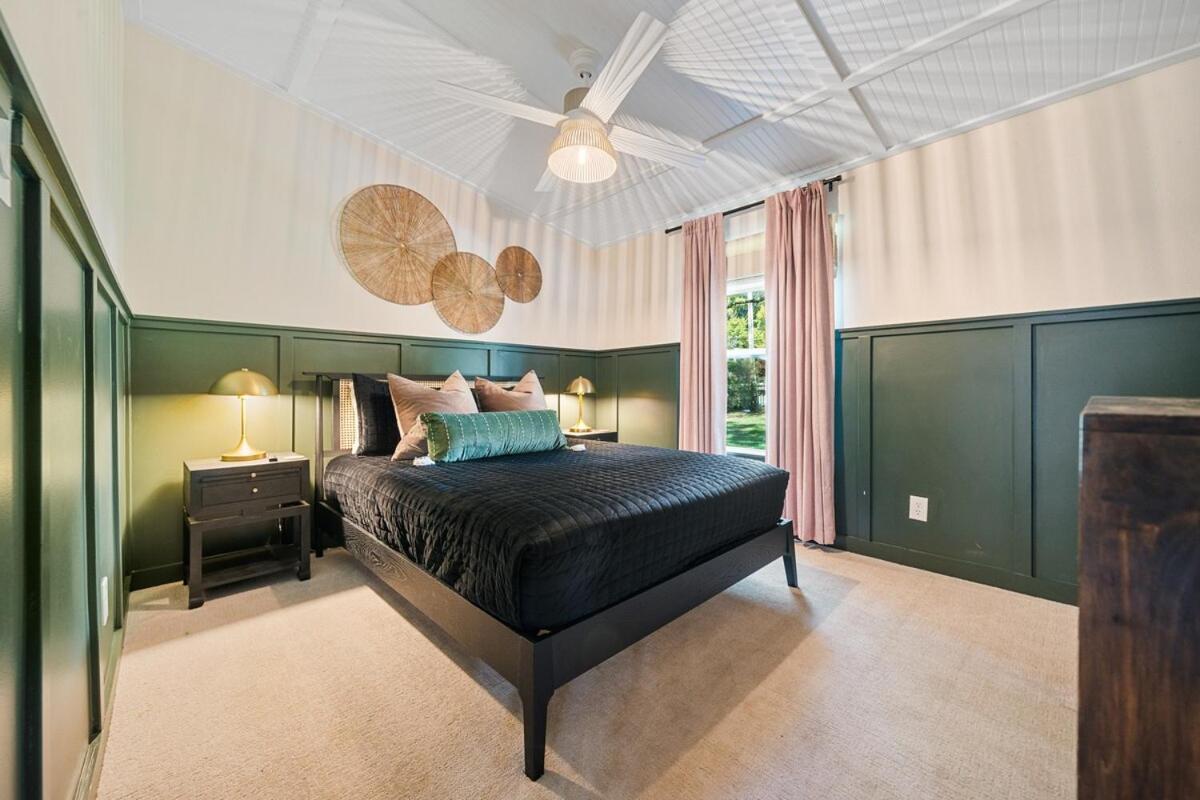 Lakefront, Heated Pool, Hot Tub, Game Room! Holiday home *