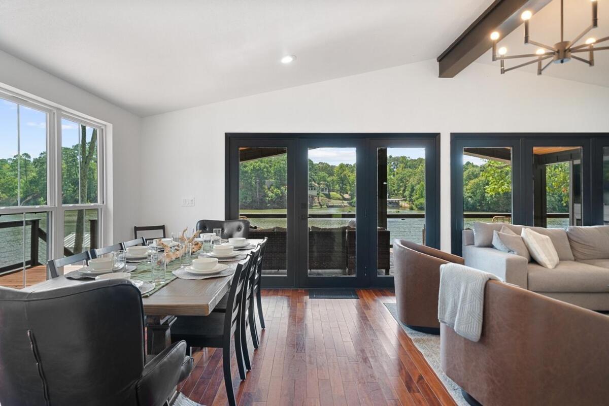 Lakefront, Heated Pool, Hot Tub, Game Room! Holiday home *