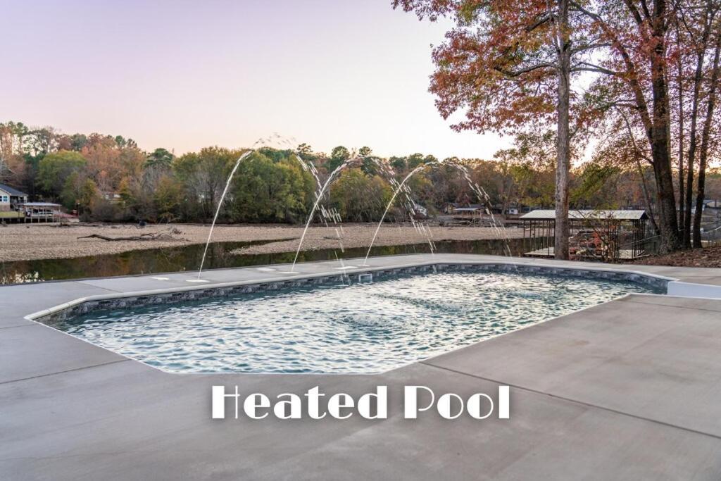 Holiday home Lakefront, Heated Pool, Hot Tub, Game Room! Hot Springs