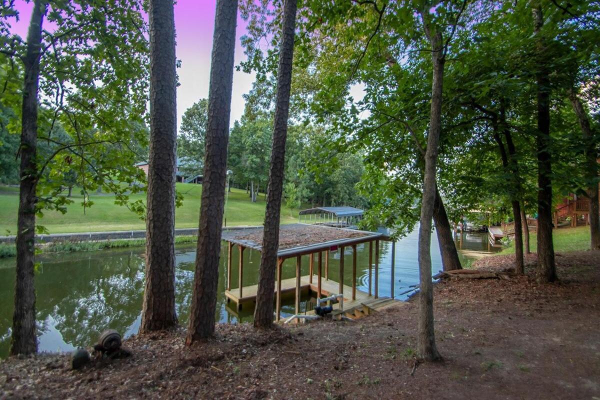 Holiday home Lakefront, Game Room, Hot Tub, Fire Pit Hot Springs