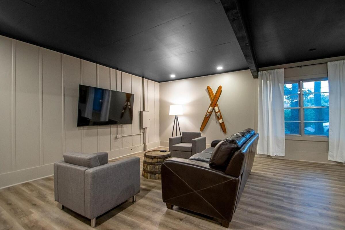 Lakefront, Game Room, Hot Tub, Fire Pit * Hot Springs