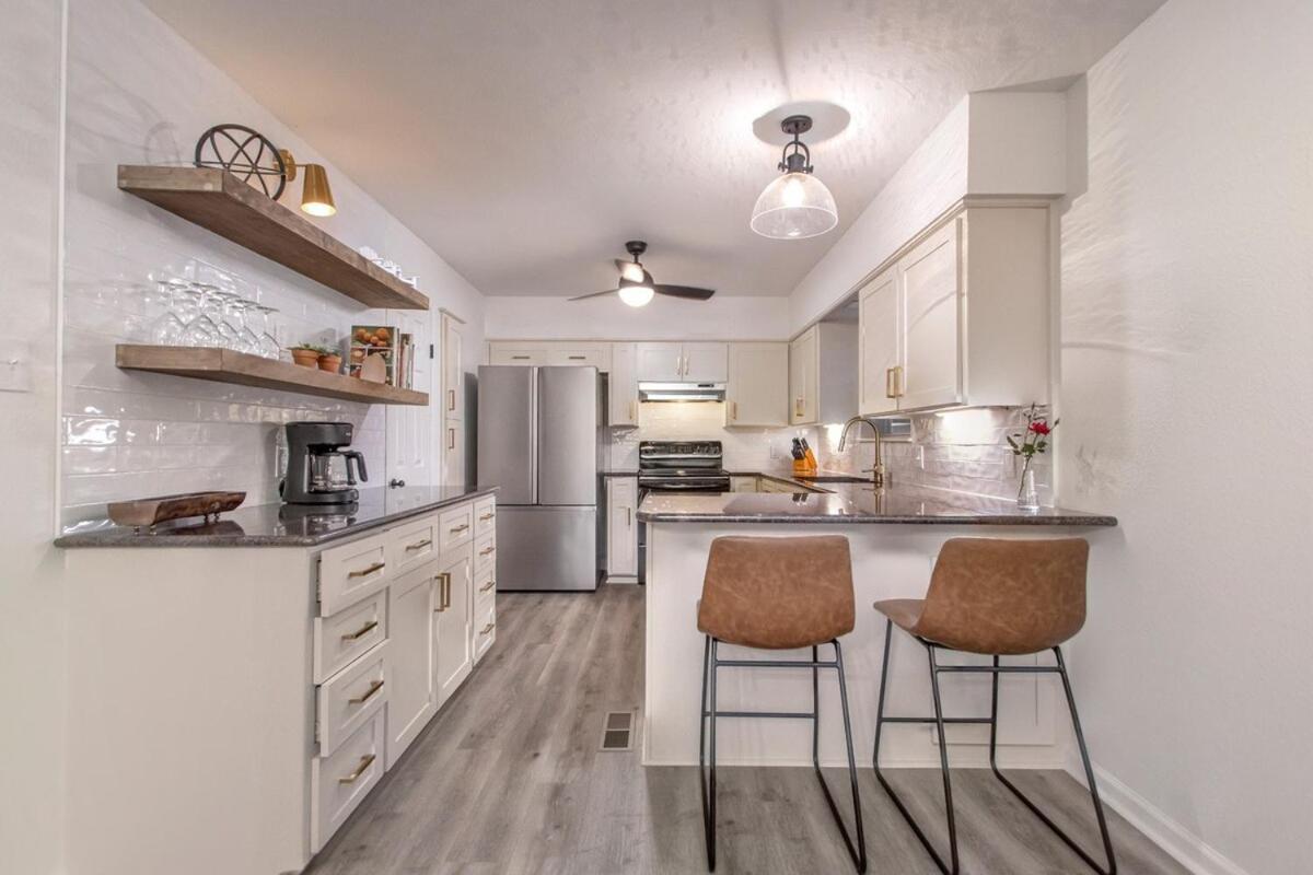 Holiday home Lakefront, Game Room, Hot Tub, Fire Pit Hot Springs