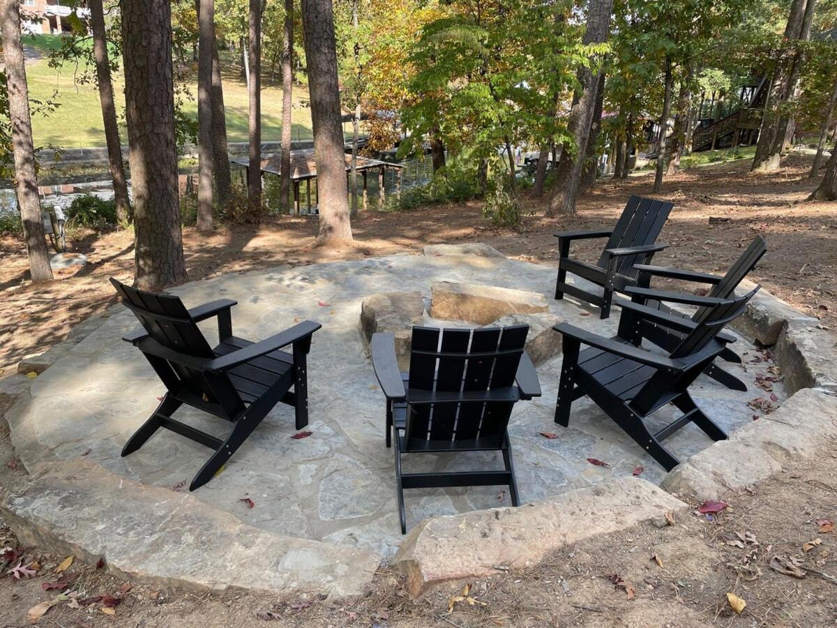 Holiday home Lakefront, Game Room, Hot Tub, Fire Pit Hot Springs