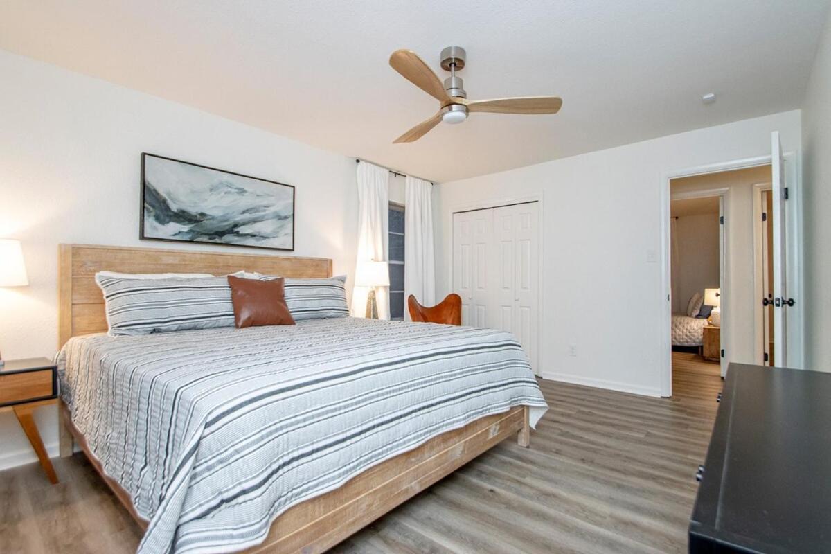 Holiday home Lakefront, Game Room, Hot Tub, Fire Pit