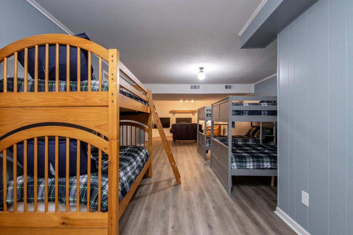 Lakefront, Game Room, Hot Tub, Fire Pit Hot Springs