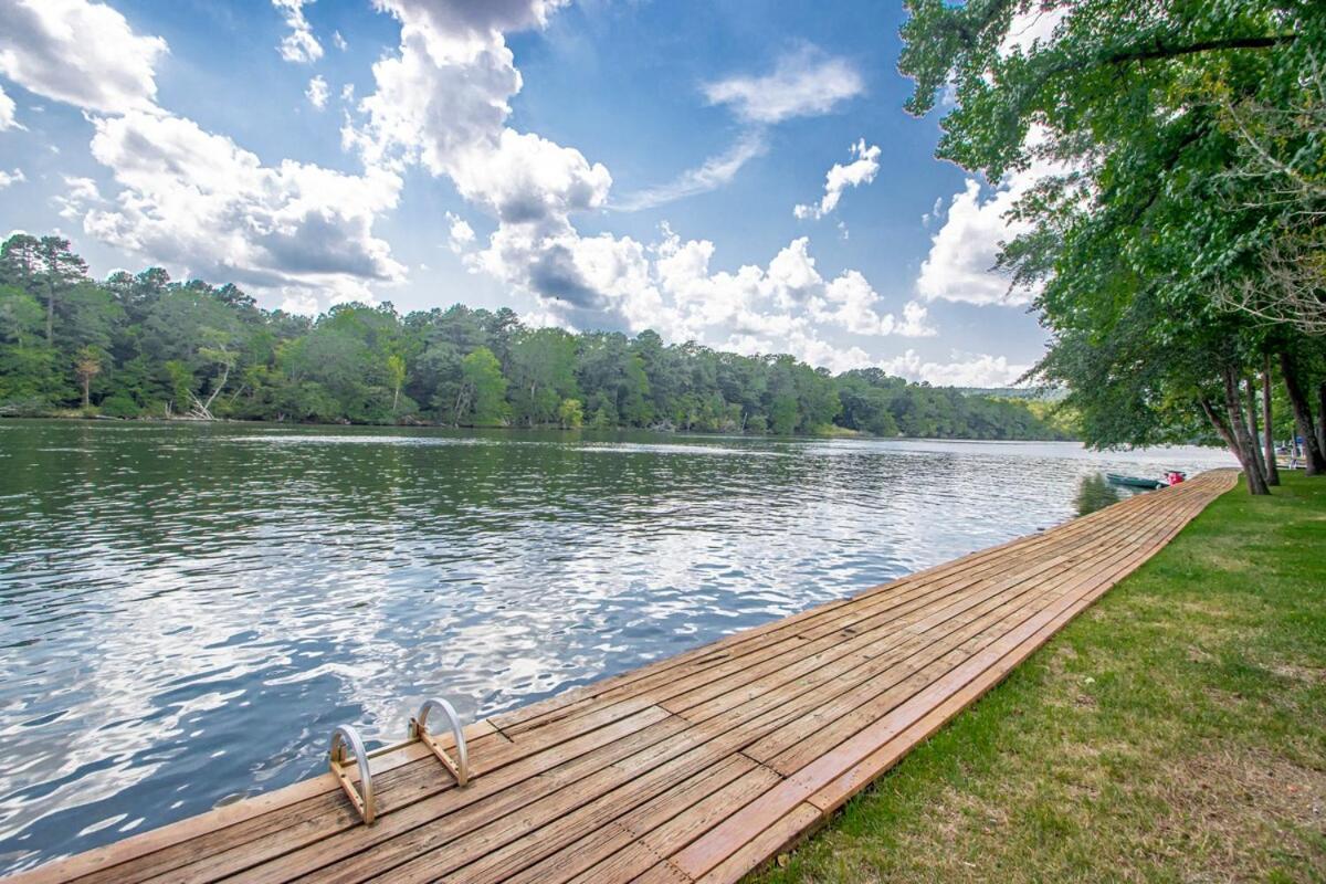Apartment Dock Holiday!