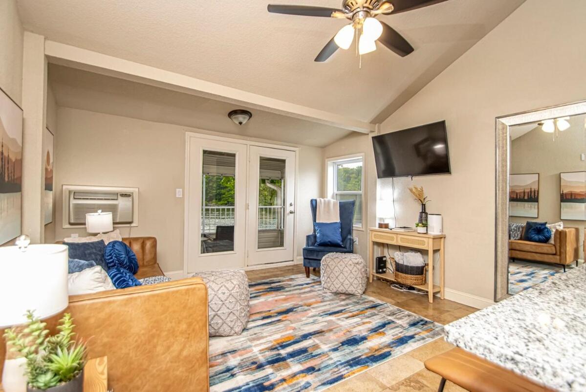 Cute And Cozy! Great For A Couple Or Small Family Apartment