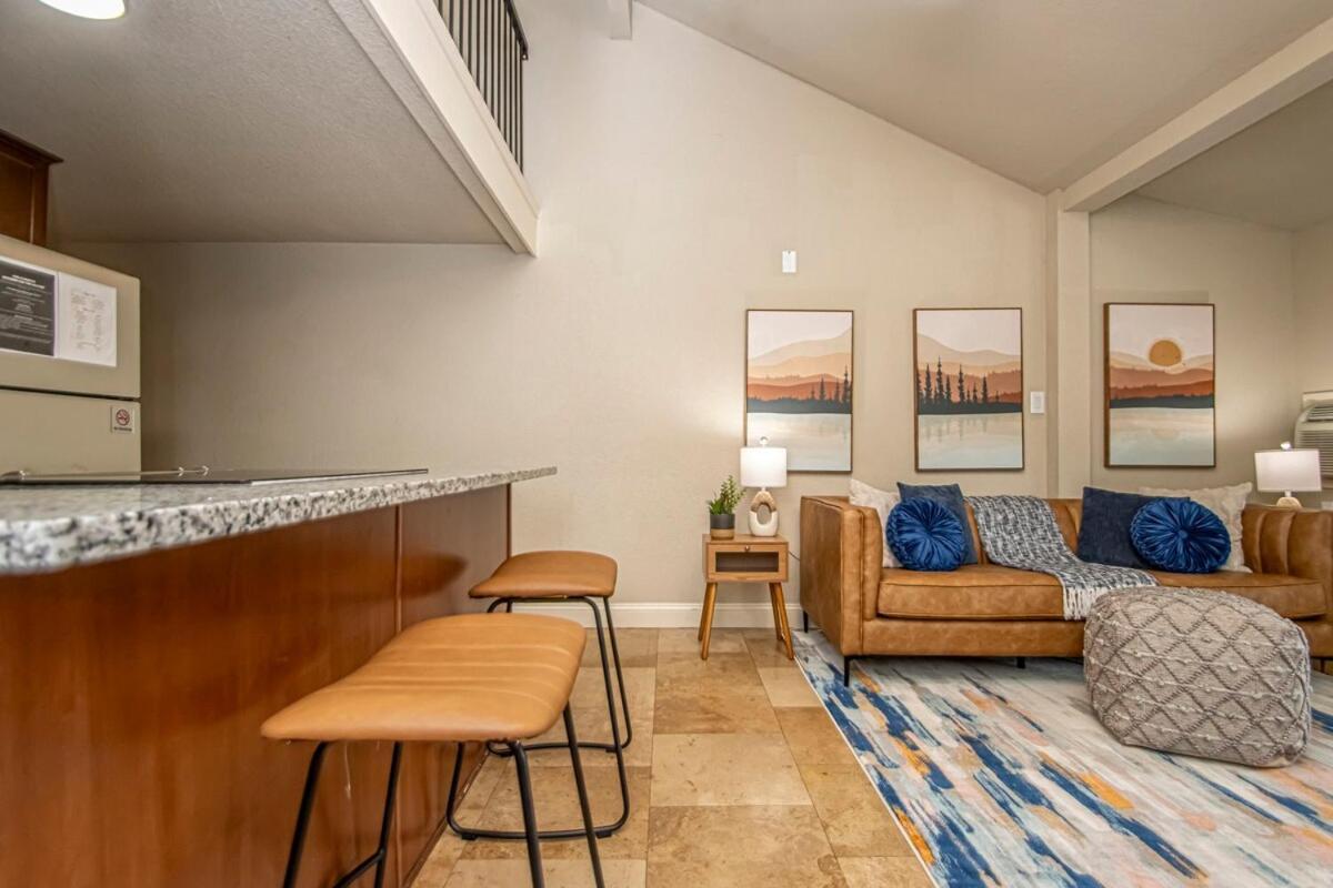 Cute And Cozy! Great For A Couple Or Small Family Apartment