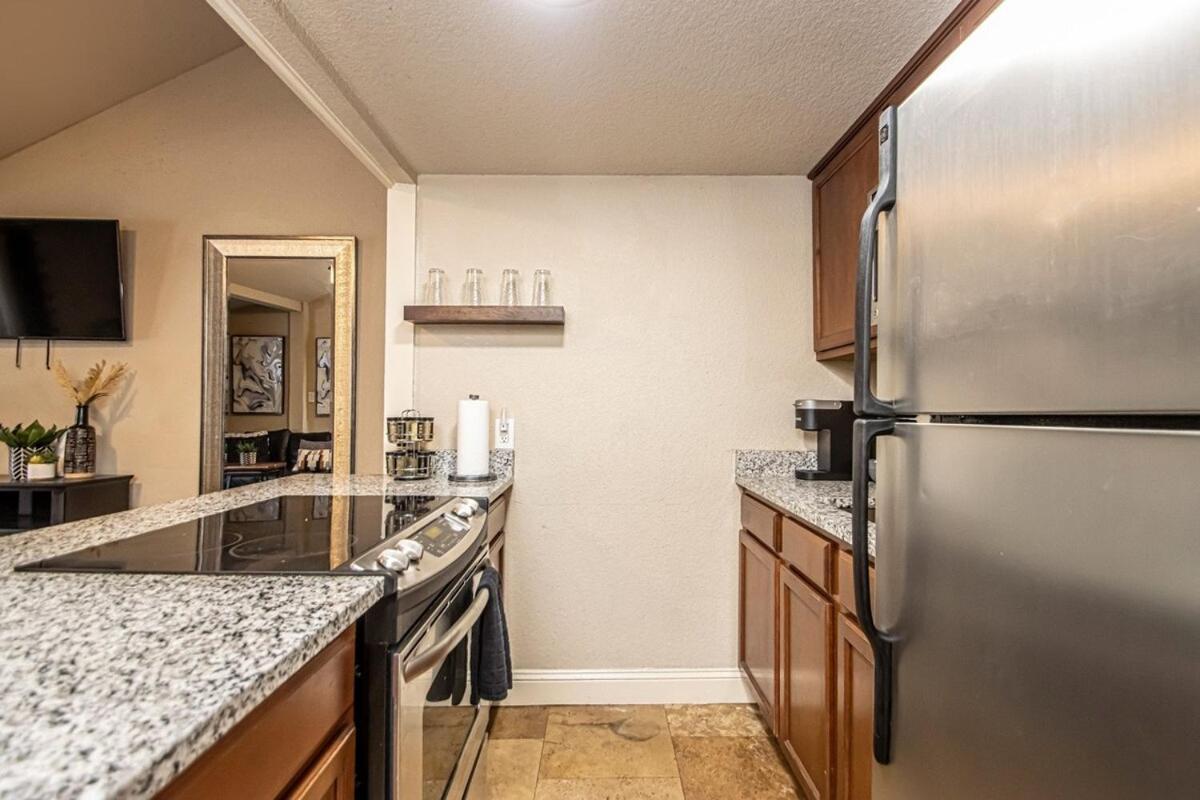 Cute And Cozy! Great For A Couple Or Small Family Apartment *