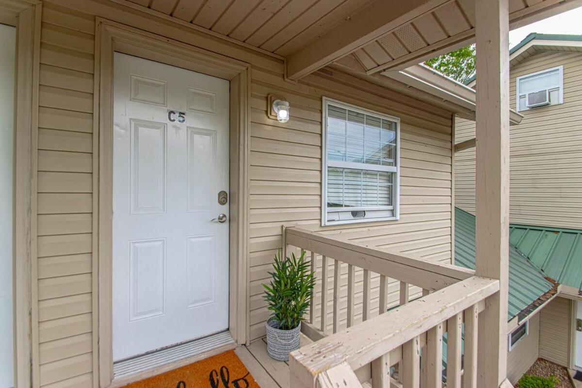 Apartment Cute And Cozy! Great For A Couple Or Small Family *