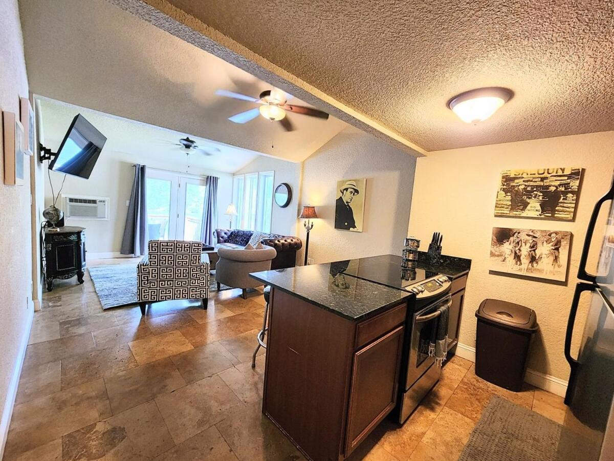 Apartment Capone's Clearwater Escape! *