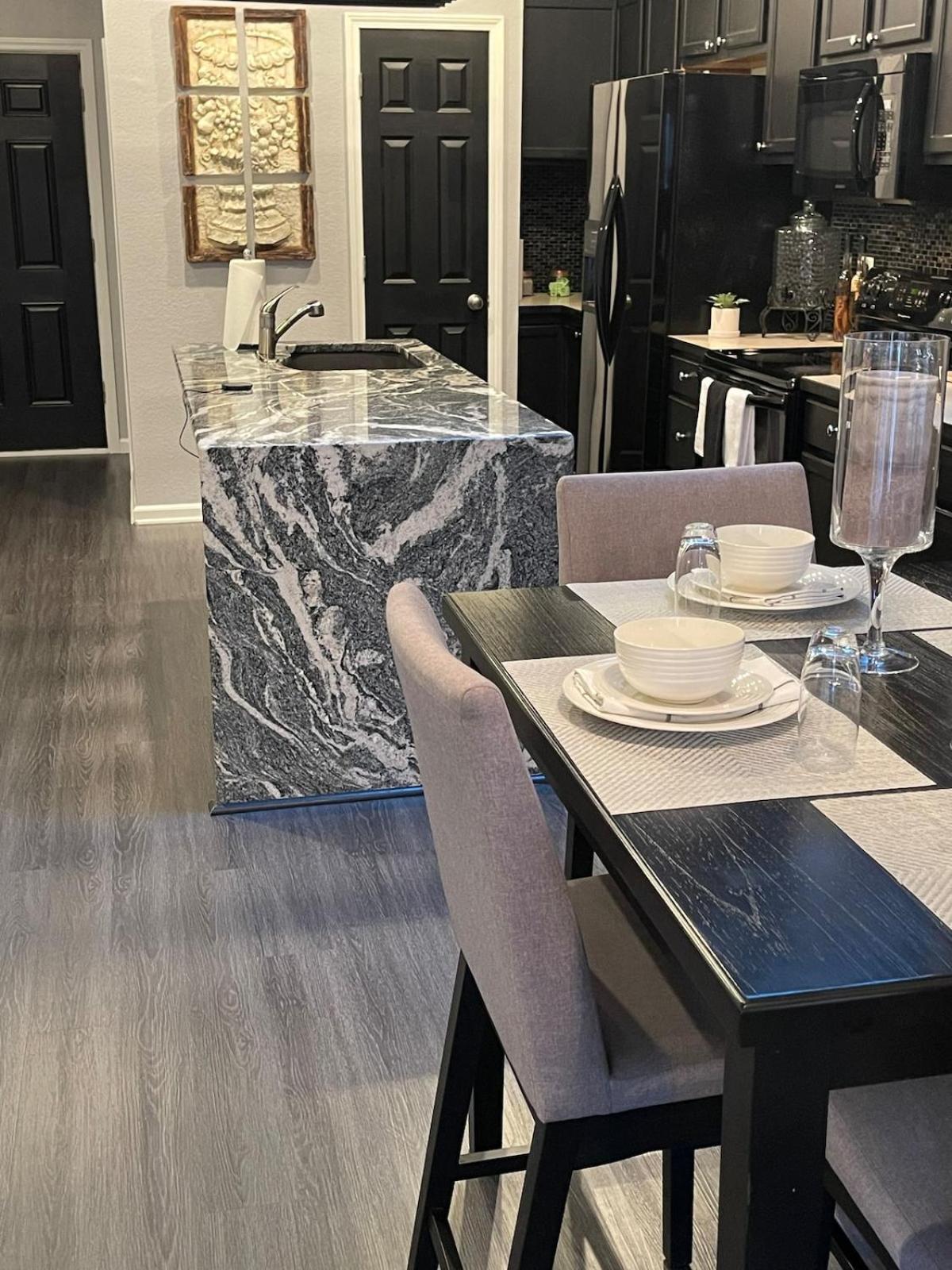 Brooklynn's Bay, Elegant Lakefront Retreat Apartment *