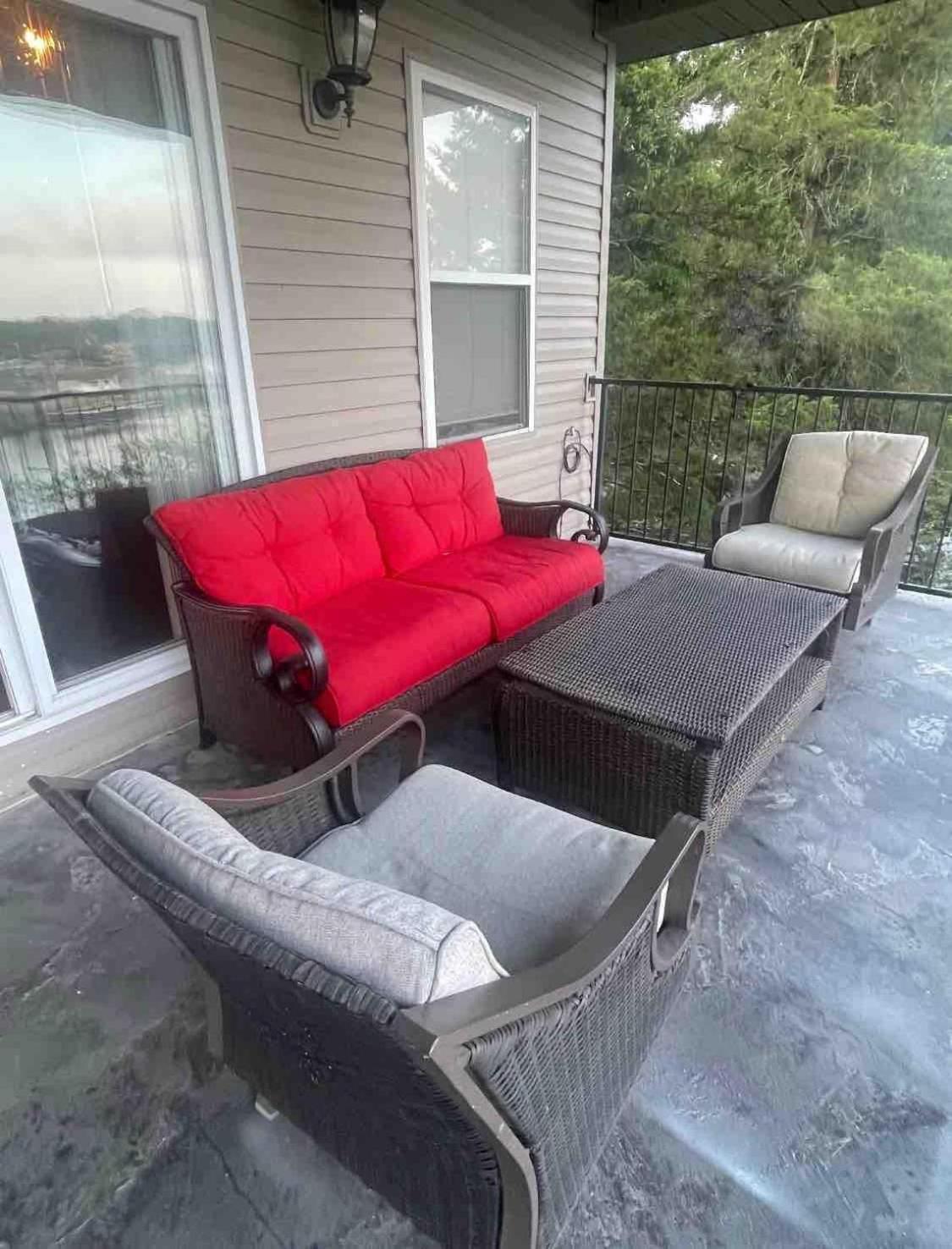 Apartment Brooklynn's Bay, Elegant Lakefront Retreat *