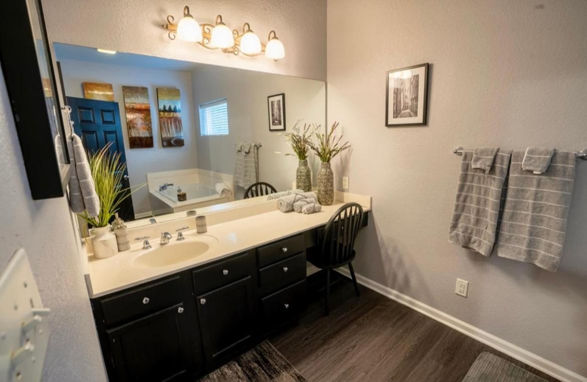 Brooklynn's Bay, Elegant Lakefront Retreat * Hot Springs