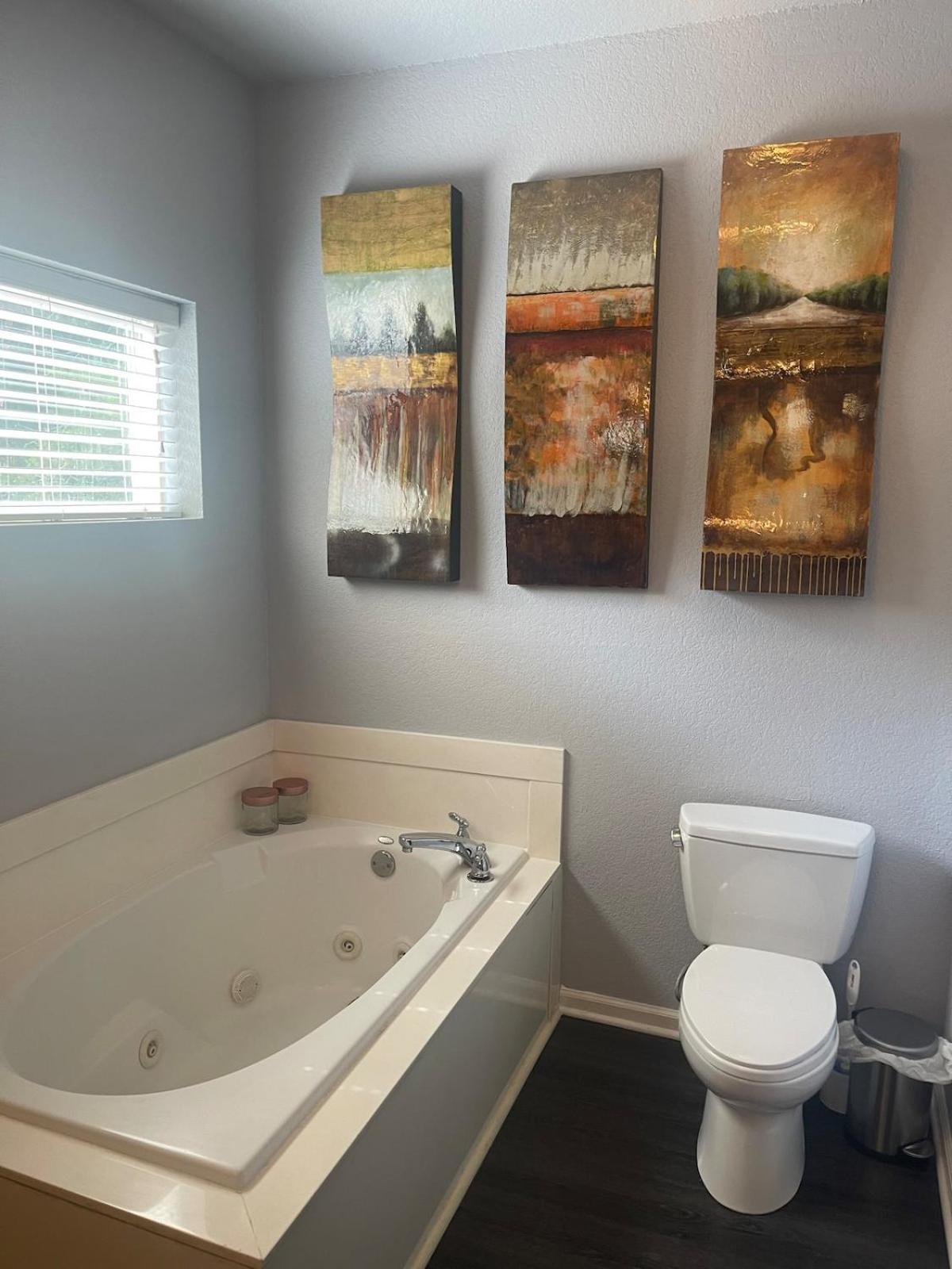 Brooklynn's Bay, Elegant Lakefront Retreat Hot Springs