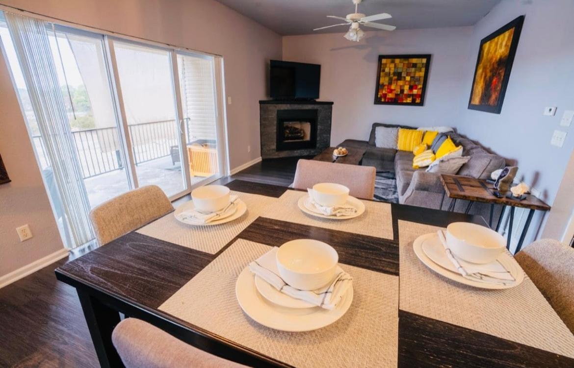 Brooklynn's Bay, Elegant Lakefront Retreat Apartment