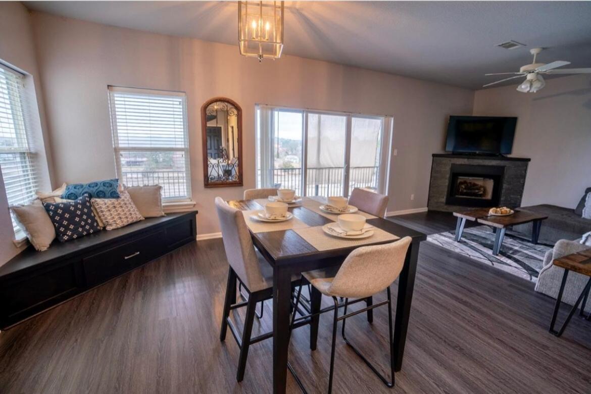 Brooklynn's Bay, Elegant Lakefront Retreat Apartment *