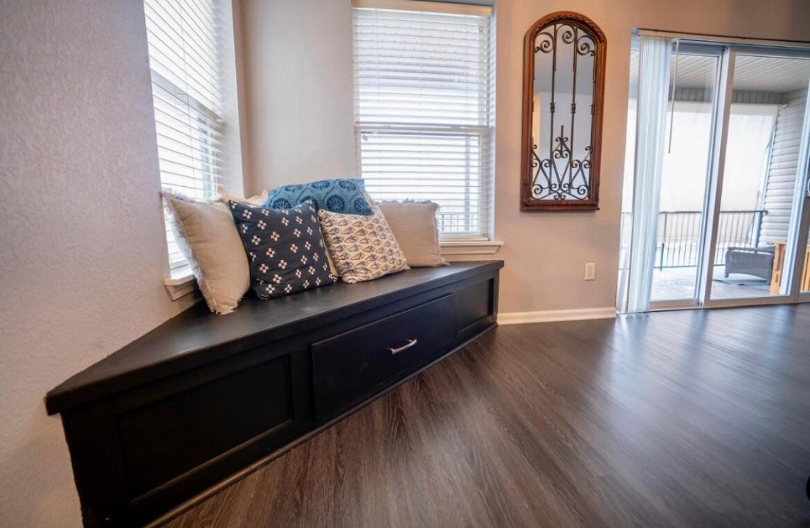 Brooklynn's Bay, Elegant Lakefront Retreat Apartment Hot Springs
