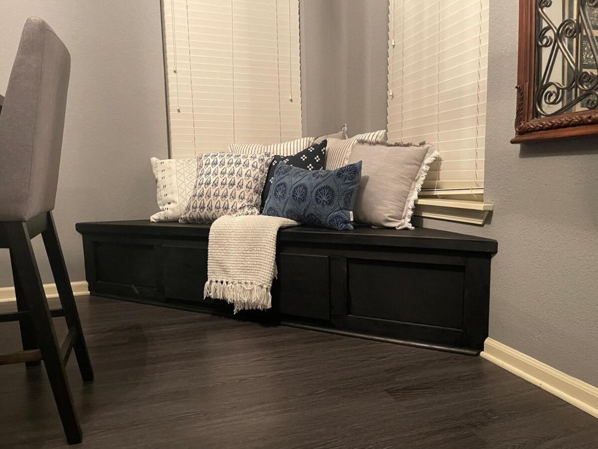 Brooklynn's Bay, Elegant Lakefront Retreat Apartment Hot Springs